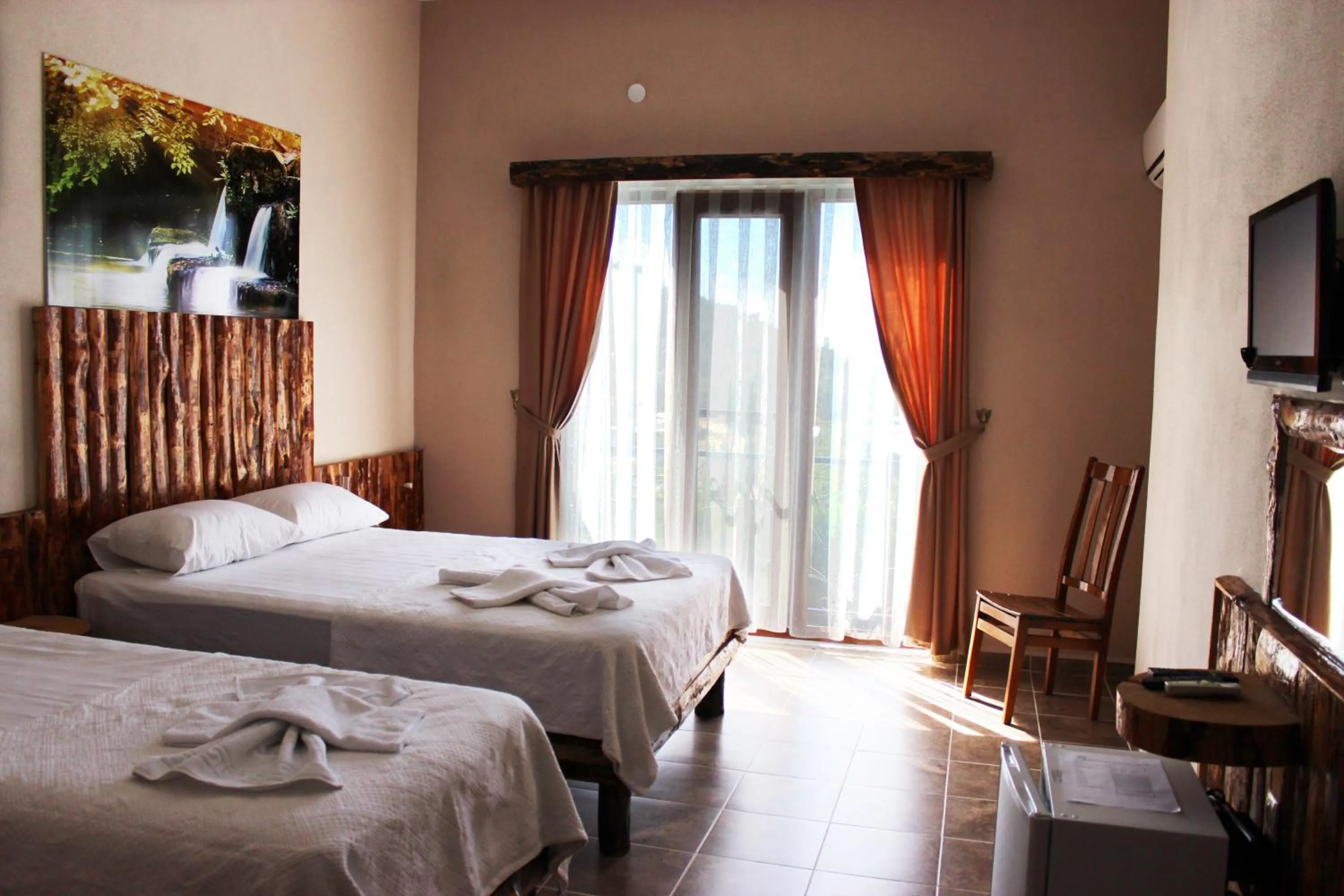 Photo of the whole room, Bed in Kazdaglari Ida Natura Bungalov Hotel