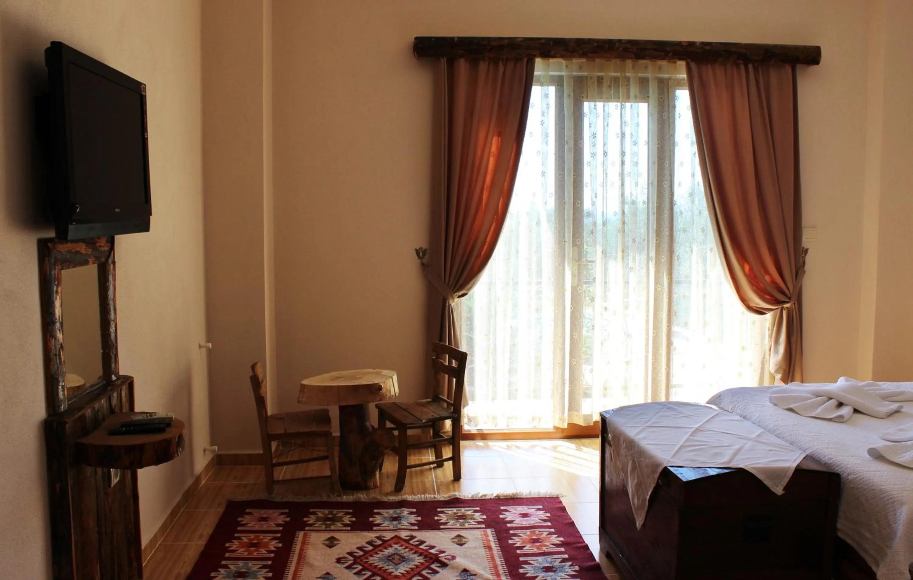 Photo of the whole room, Bed in Kazdaglari Ida Natura Bungalov Hotel