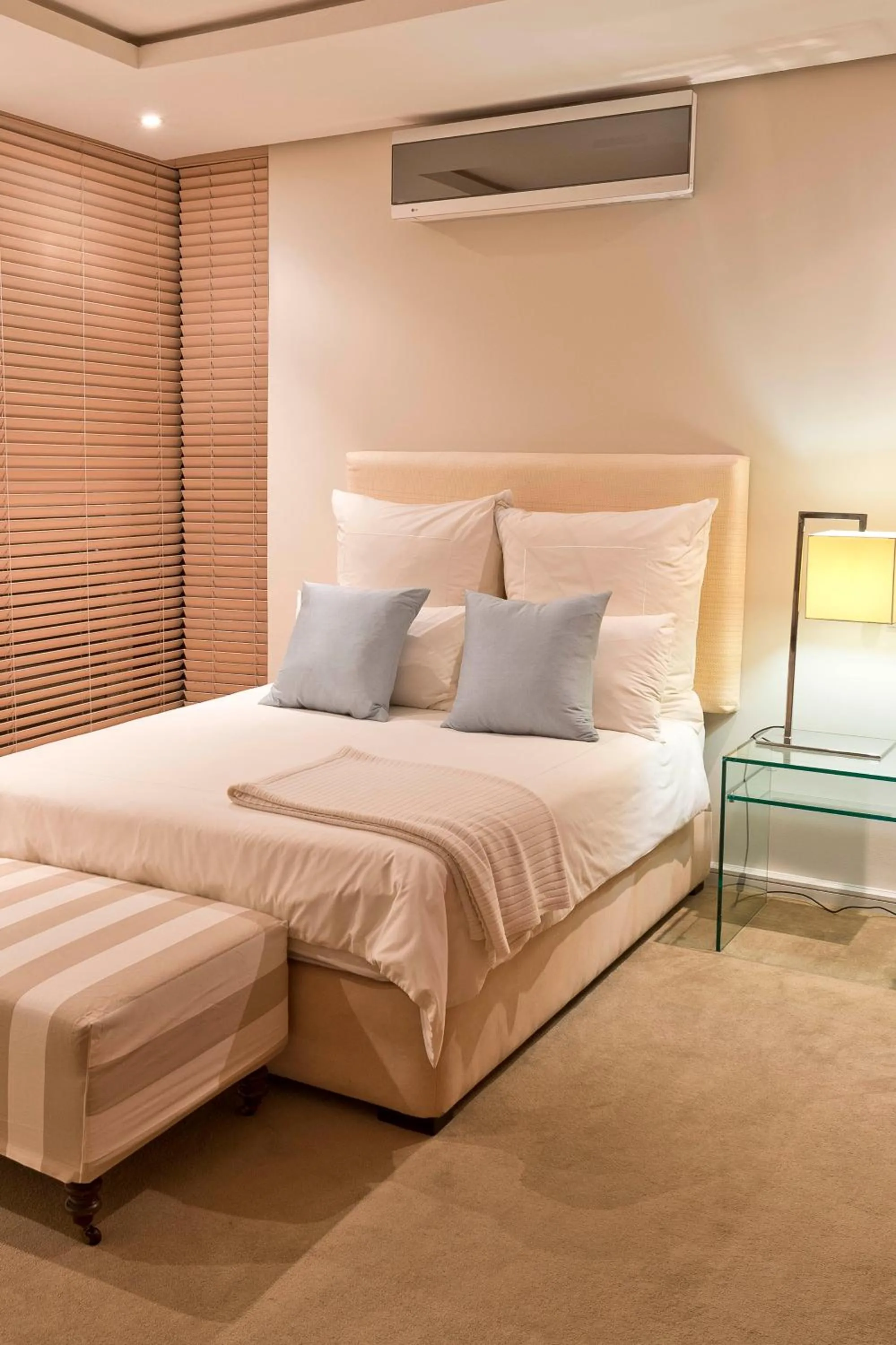 Bed in Flightdeck