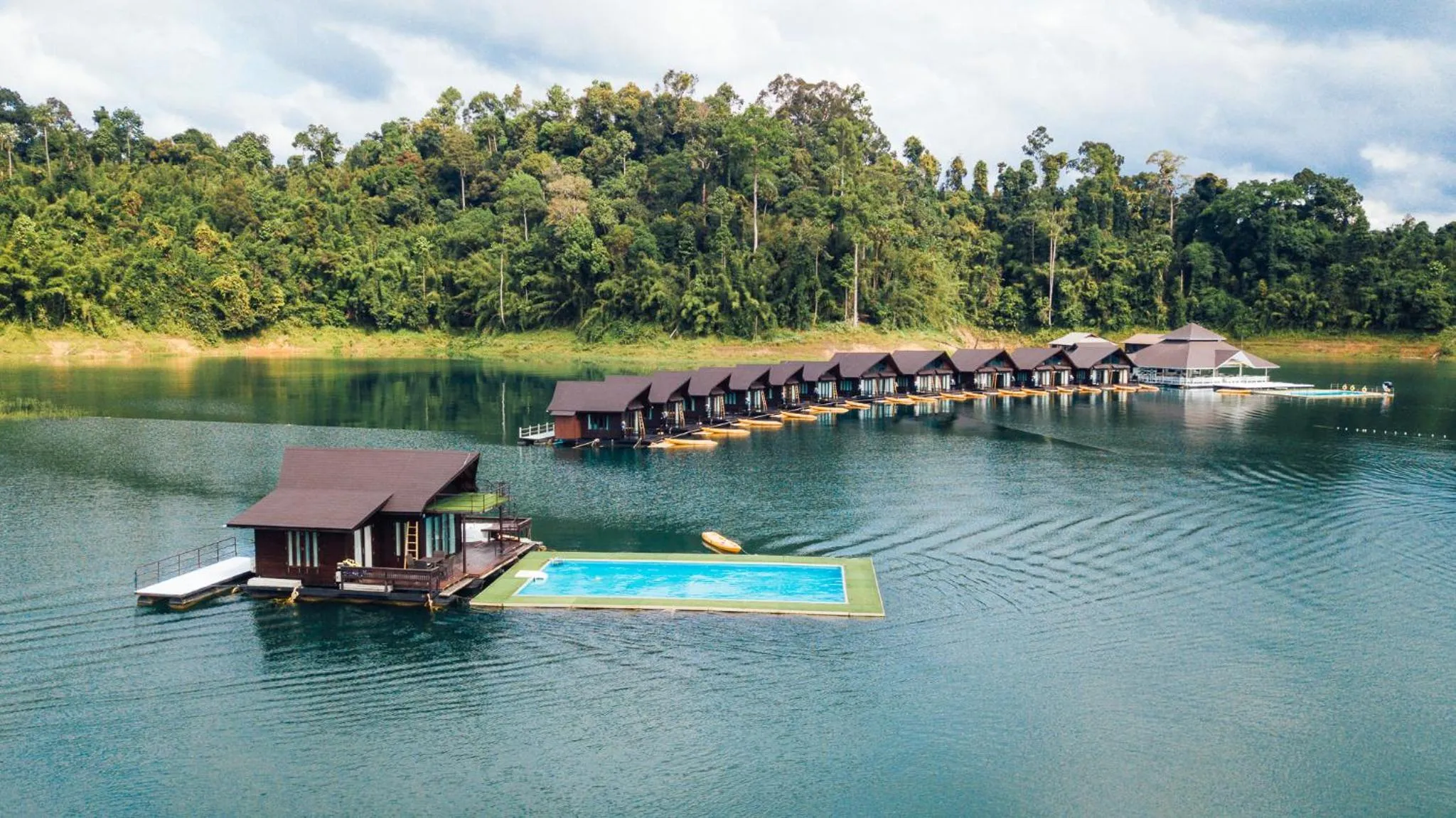 Property building in 500 Rai Floating Resort