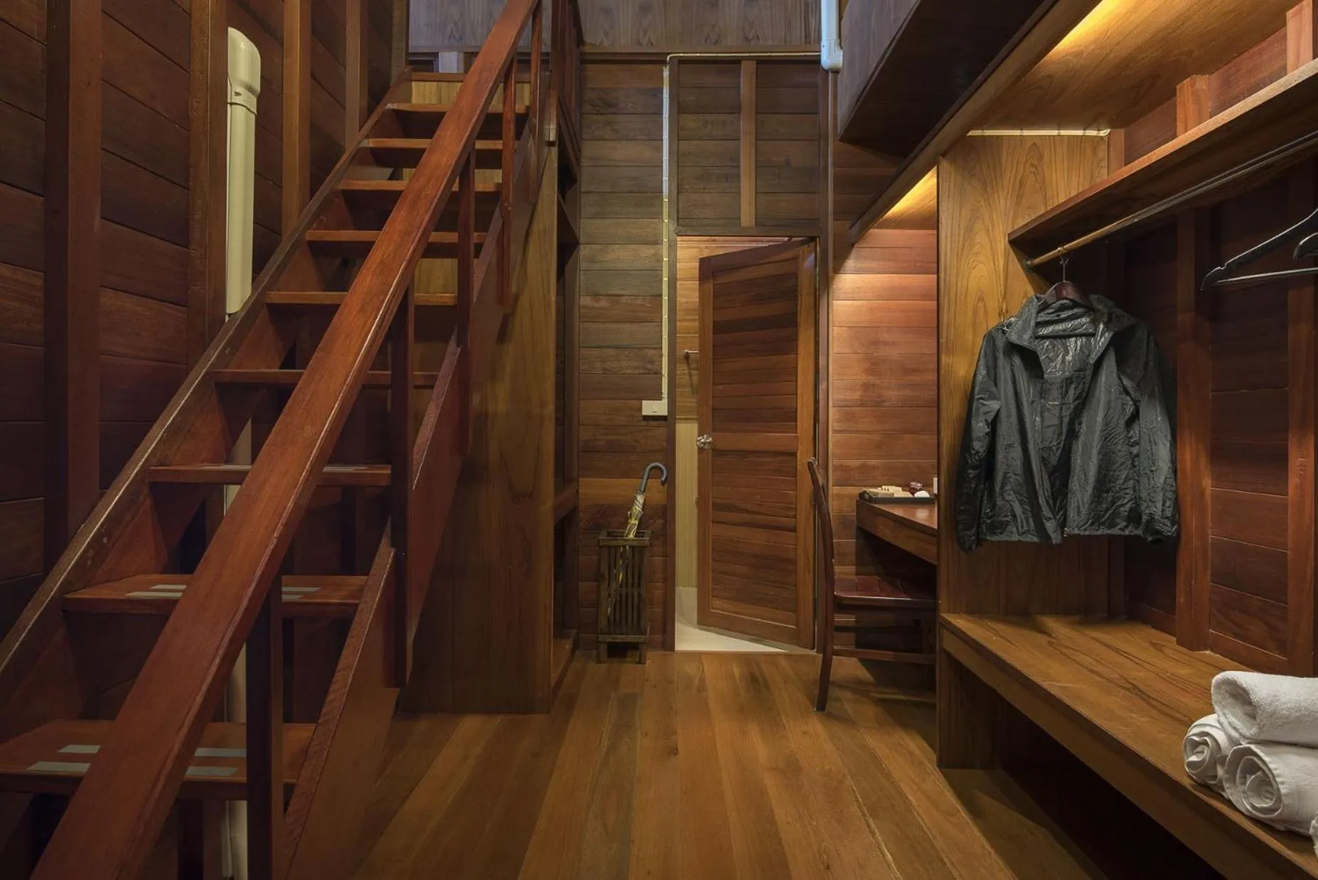 wardrobe in 500 Rai Floating Resort