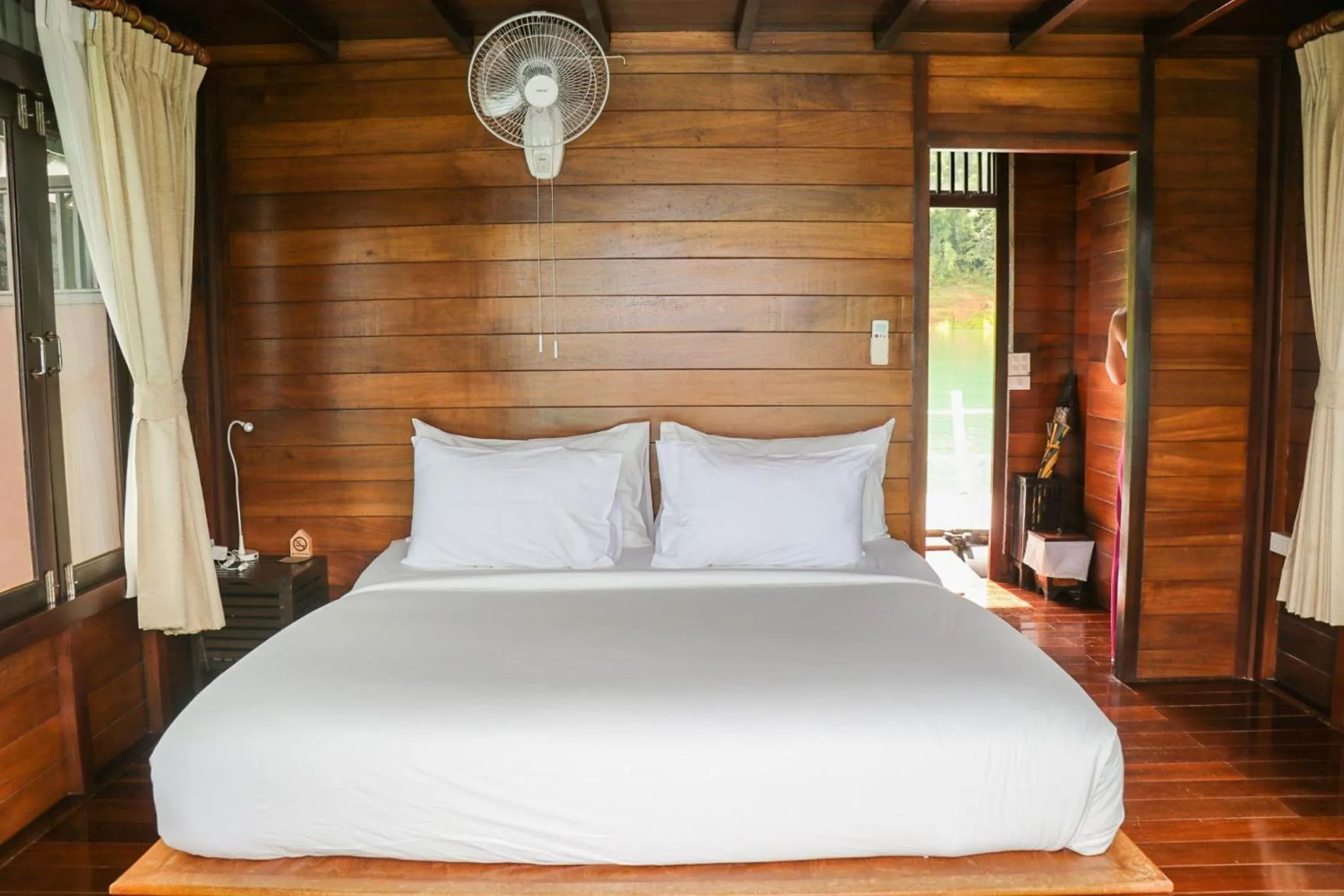 Bedroom, Bed in 500 Rai Floating Resort
