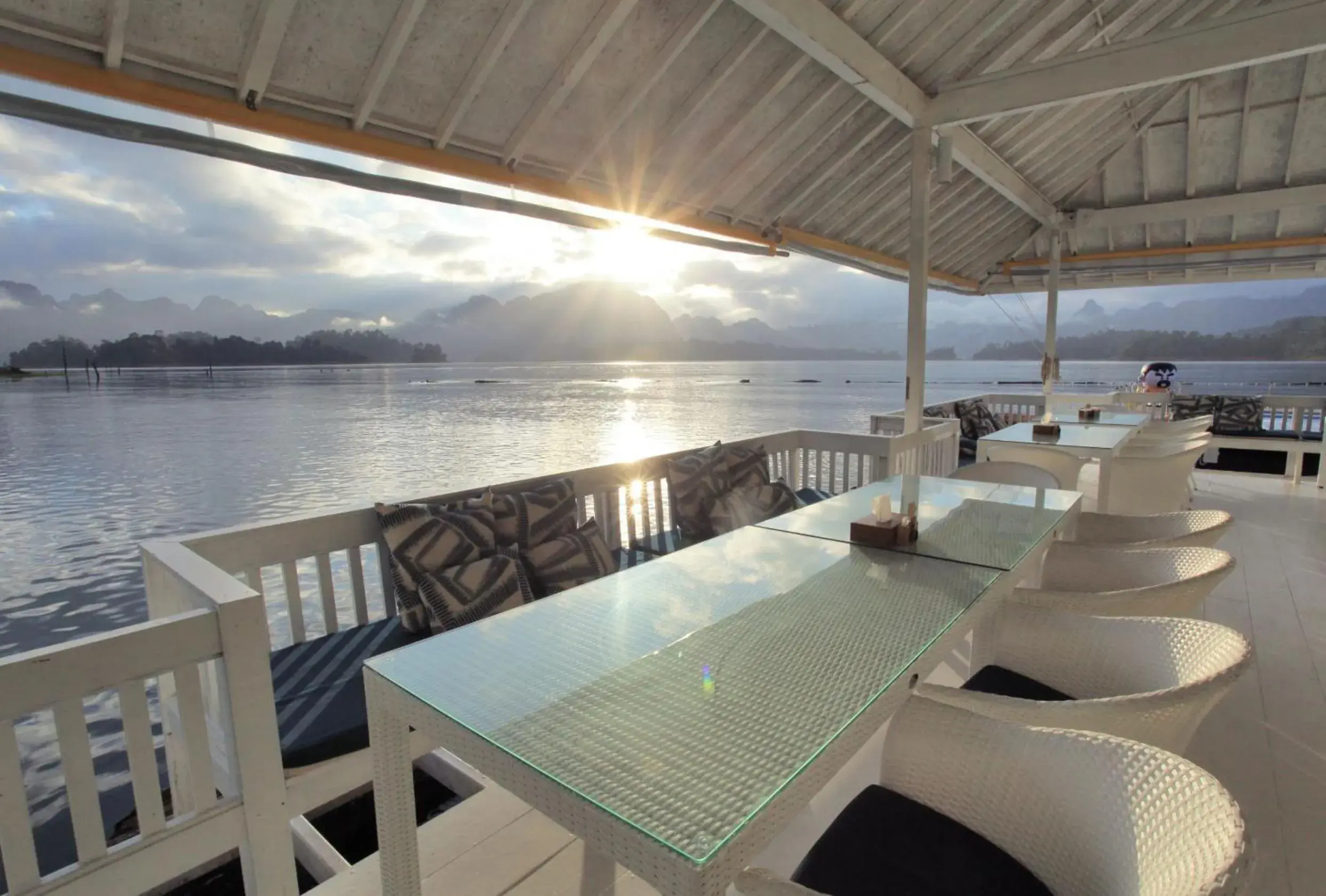 Restaurant/places to eat in 500 Rai Floating Resort Restaurant/places to eat in 500 Rai Floating Resort