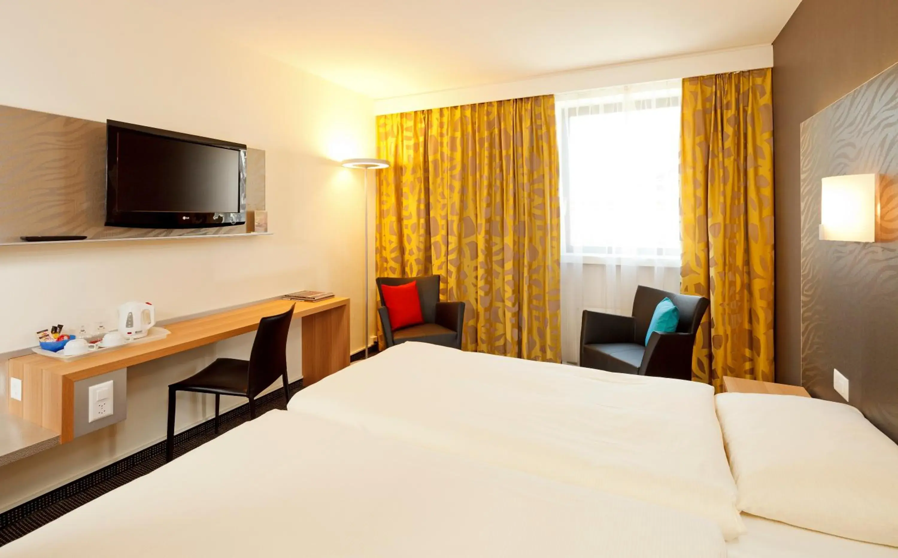 Photo of the whole room, Bed in Hotel Metropol Basel Photo of the whole room, Bed in Hotel Metropol Basel