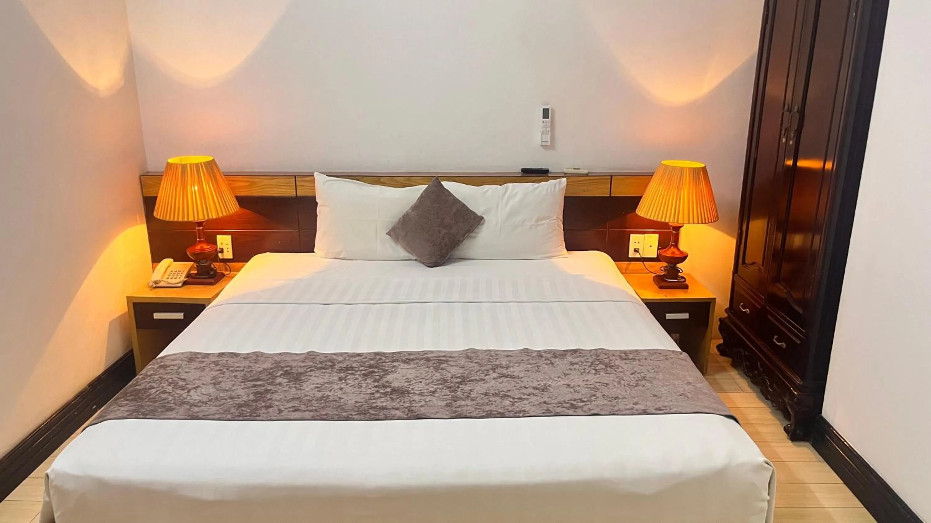 Bed in Hanoi Win Hotel & Travel