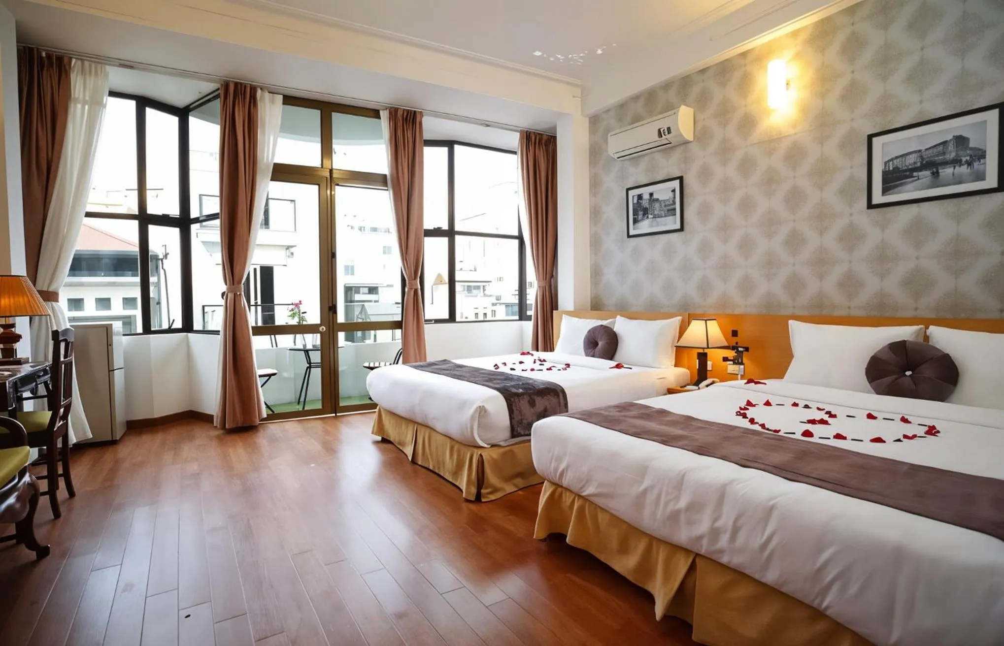Bed in Hanoi Win Hotel & Travel