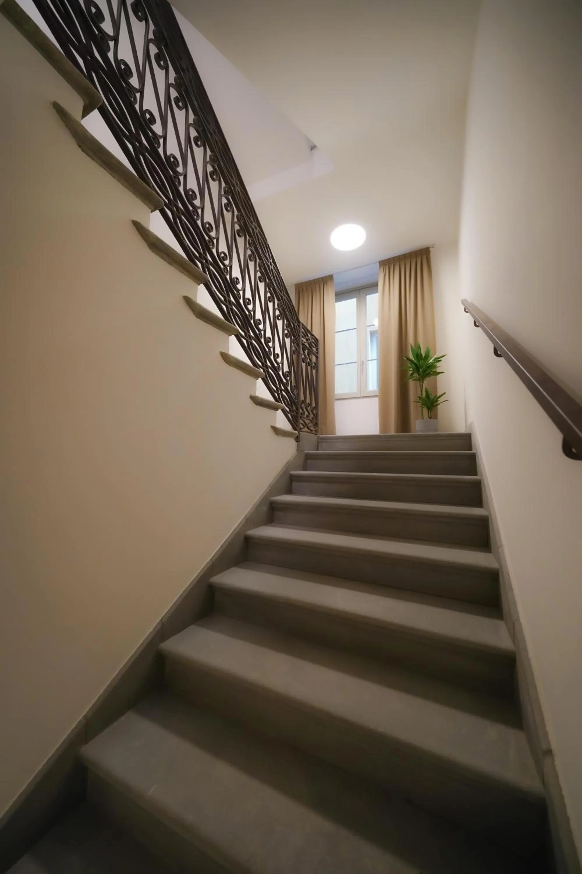 Lobby or reception in Bergamo Inn 15