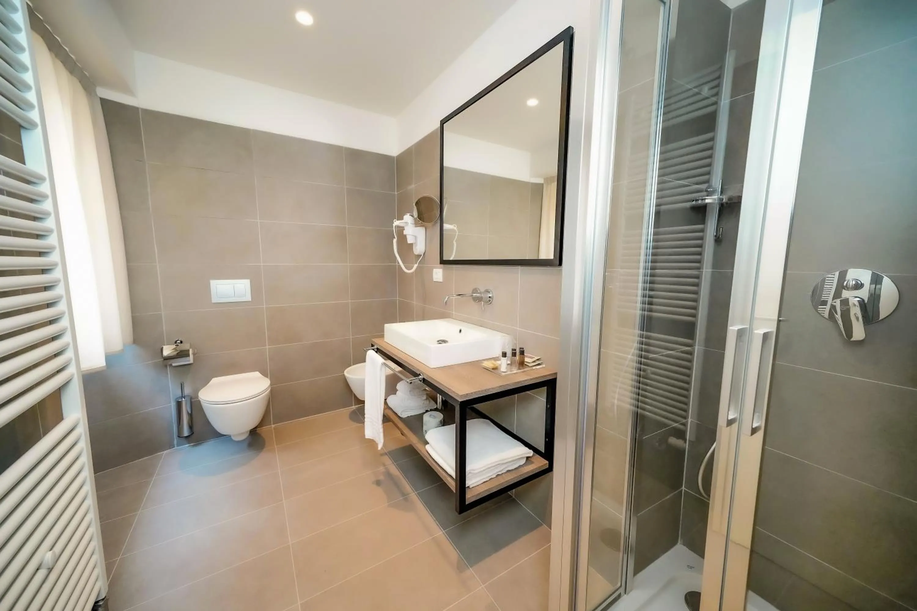 Shower in Bergamo Inn 15