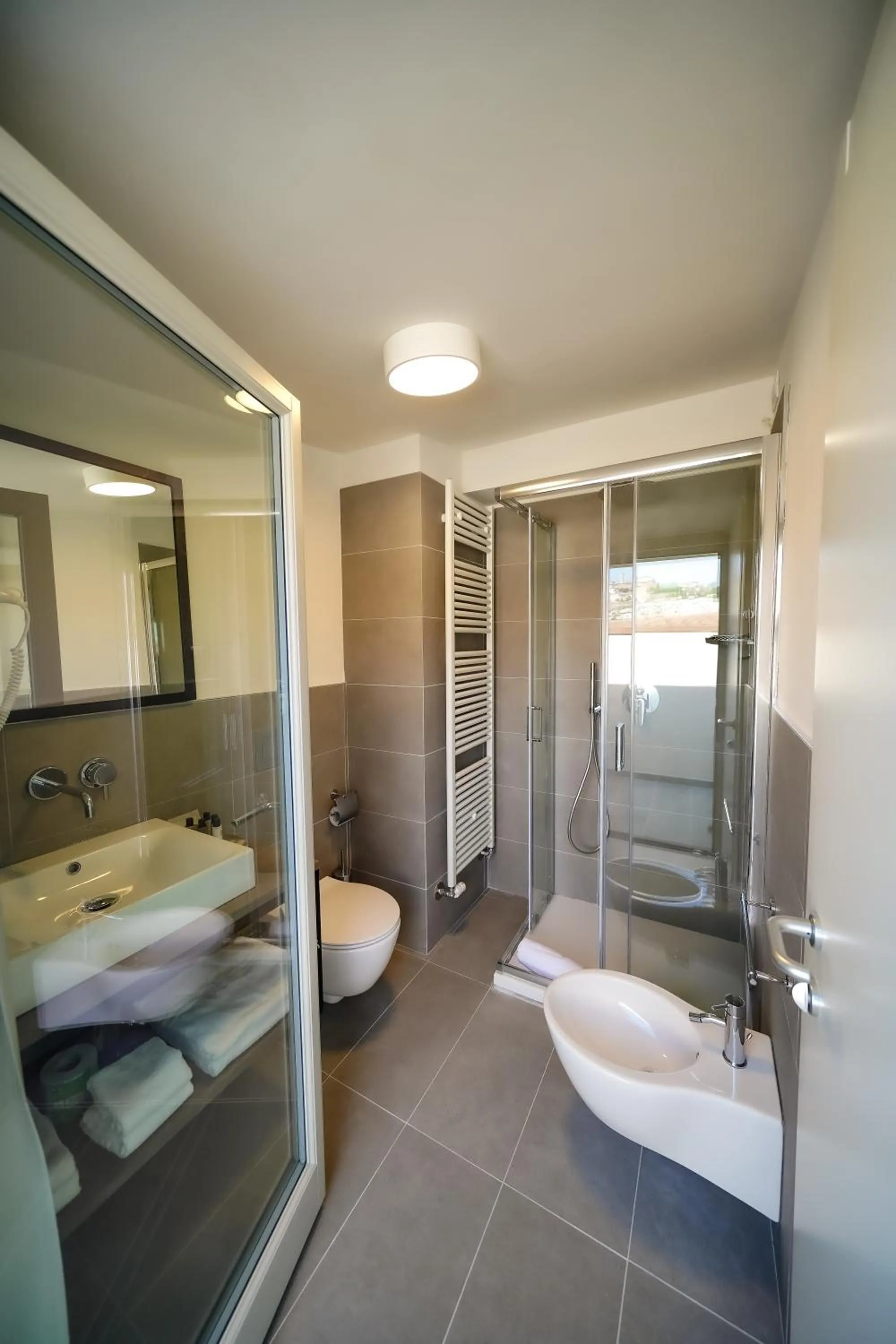 Shower in Bergamo Inn 15