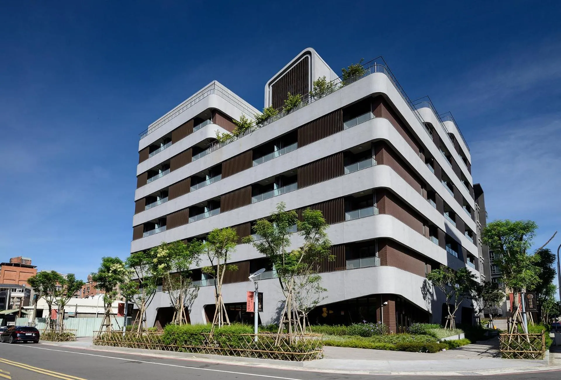 Property building in Joyfultel