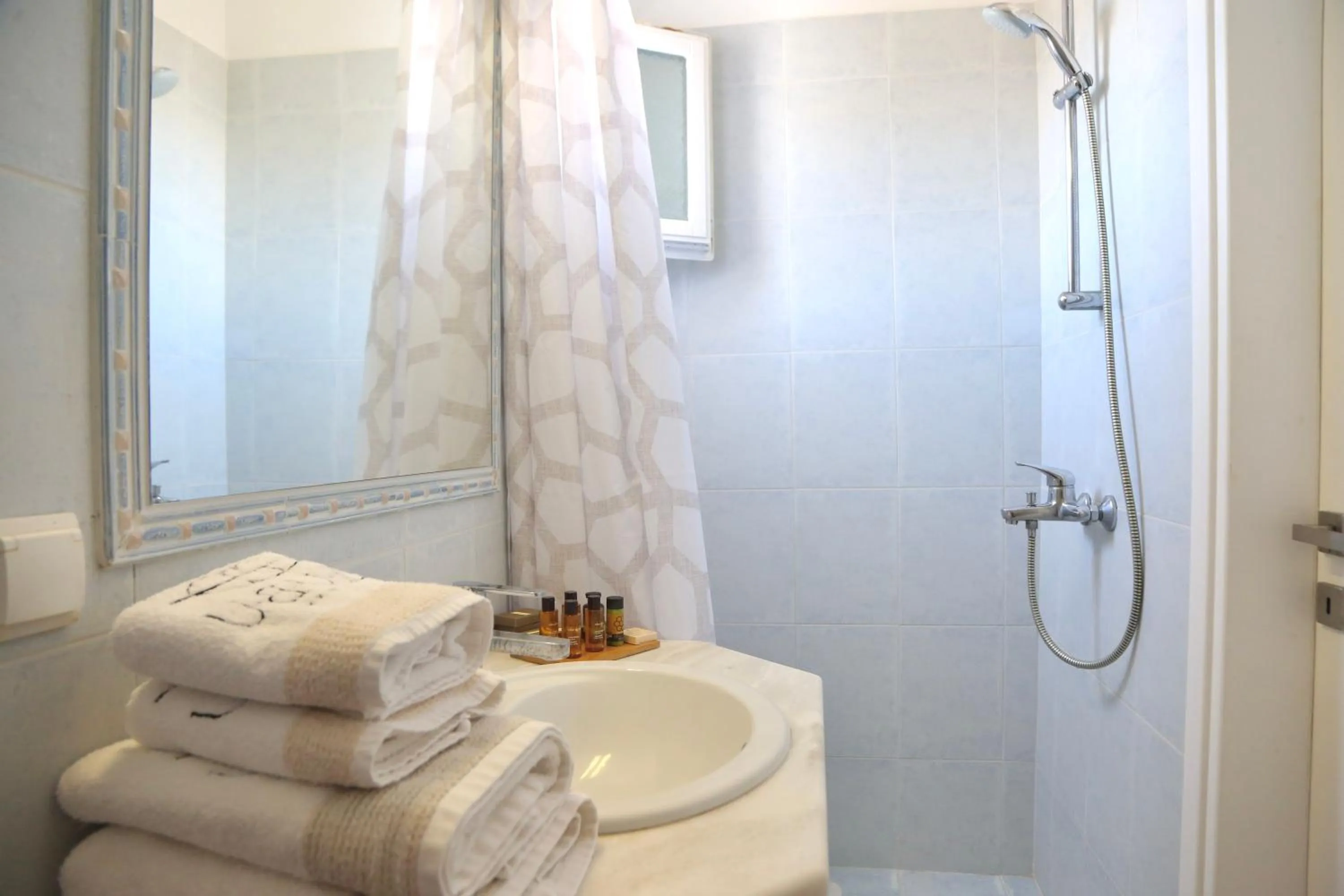 Shower in Ubud Mykonos