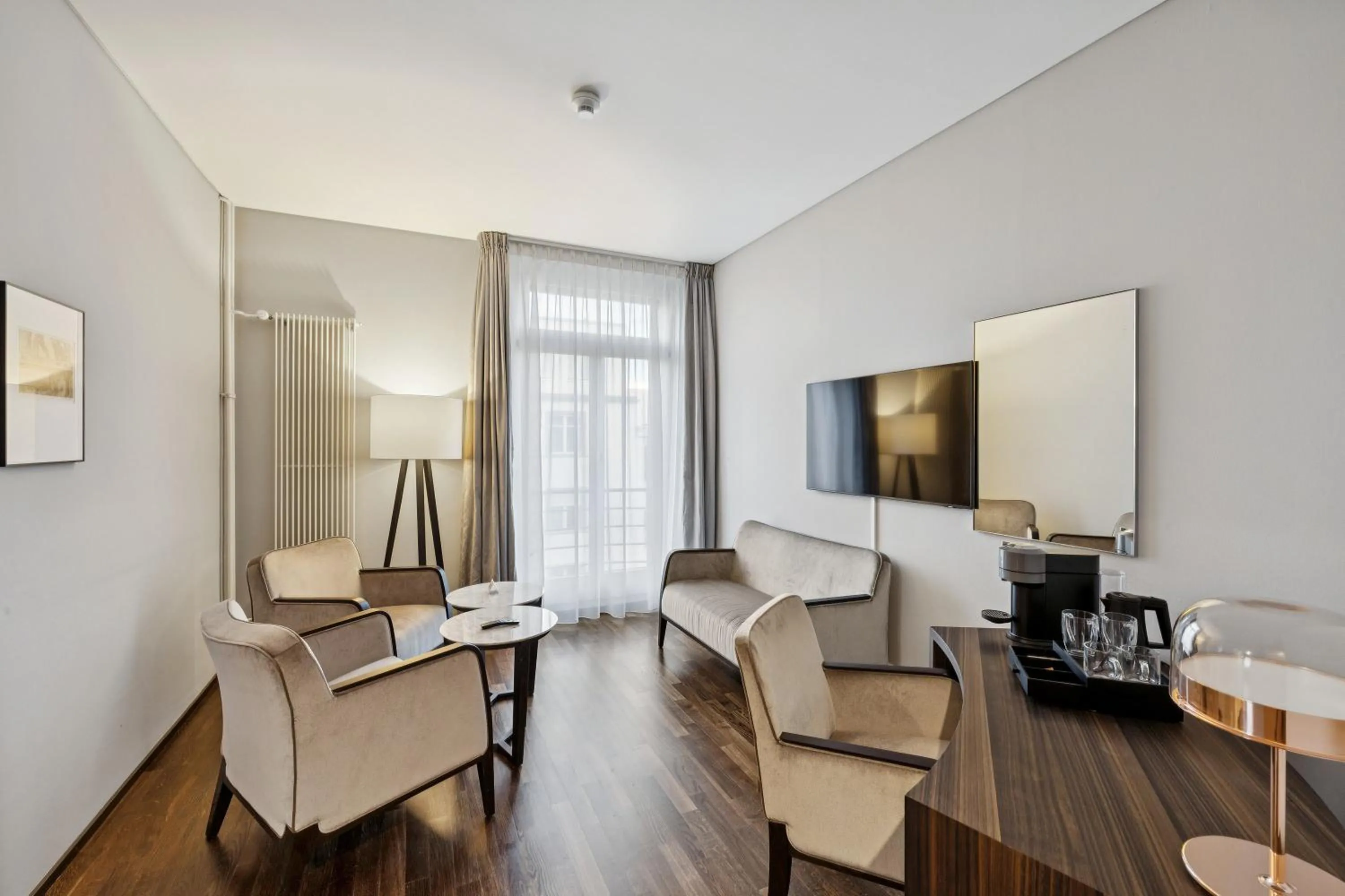 TV and multimedia in GLANDON Rooms Elite