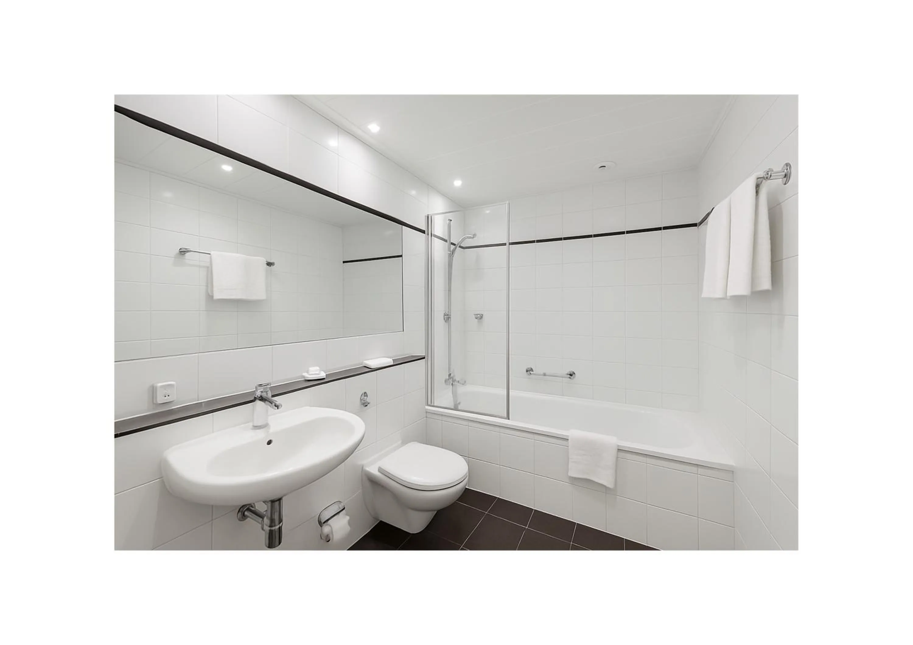 Bathroom in GLANDON Rooms Elite