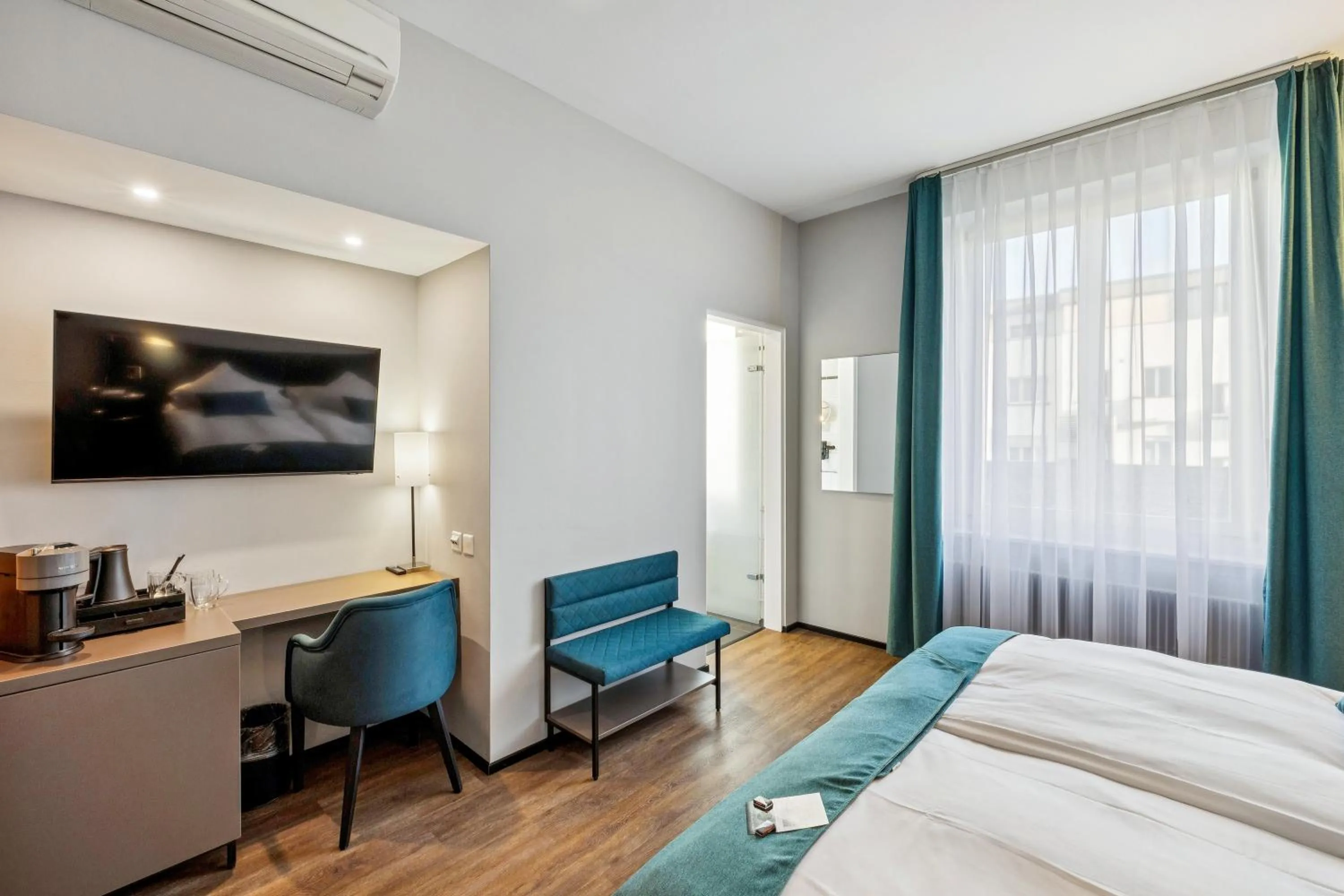 Bed in GLANDON Rooms Elite