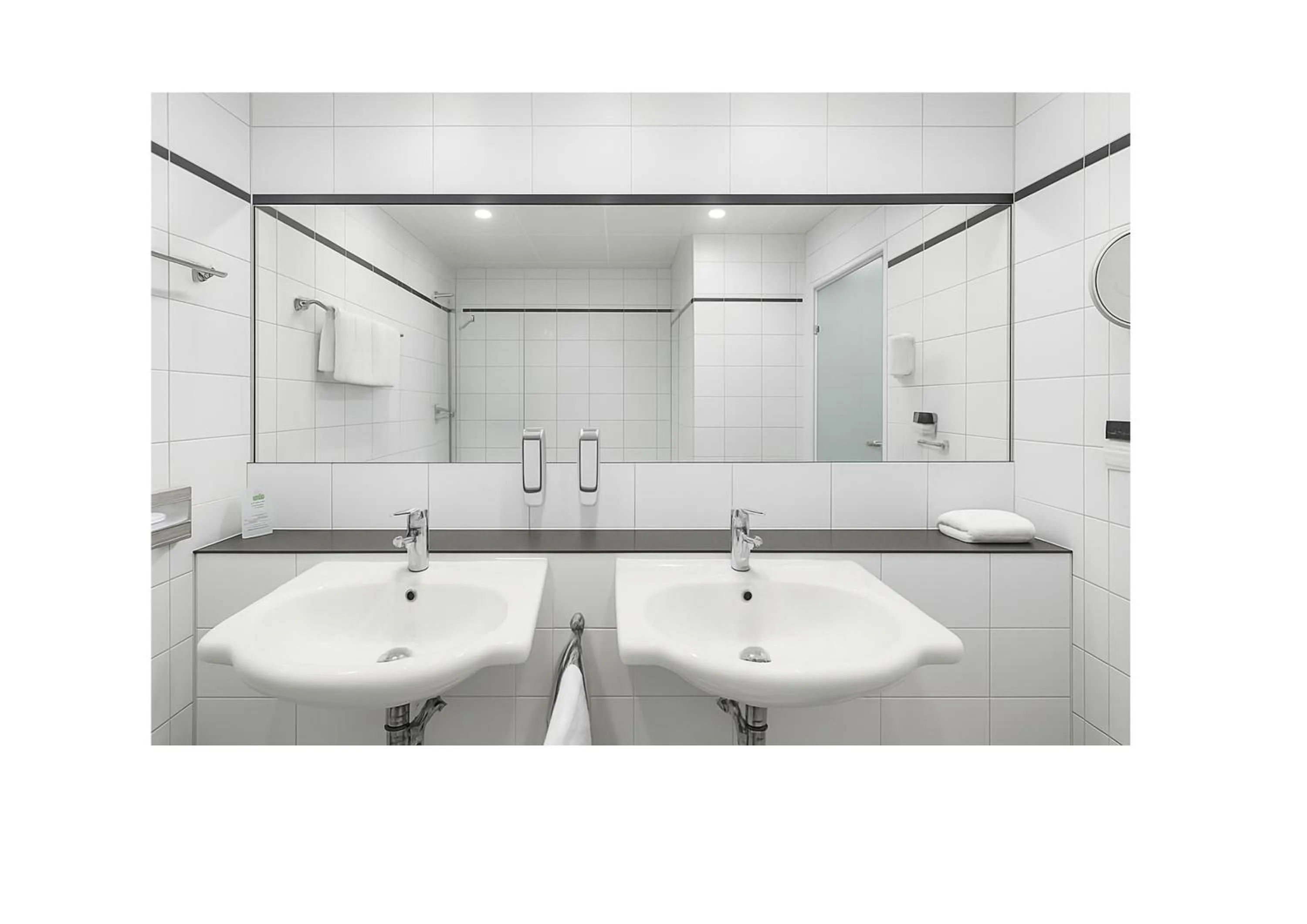 Bathroom in GLANDON Rooms Elite