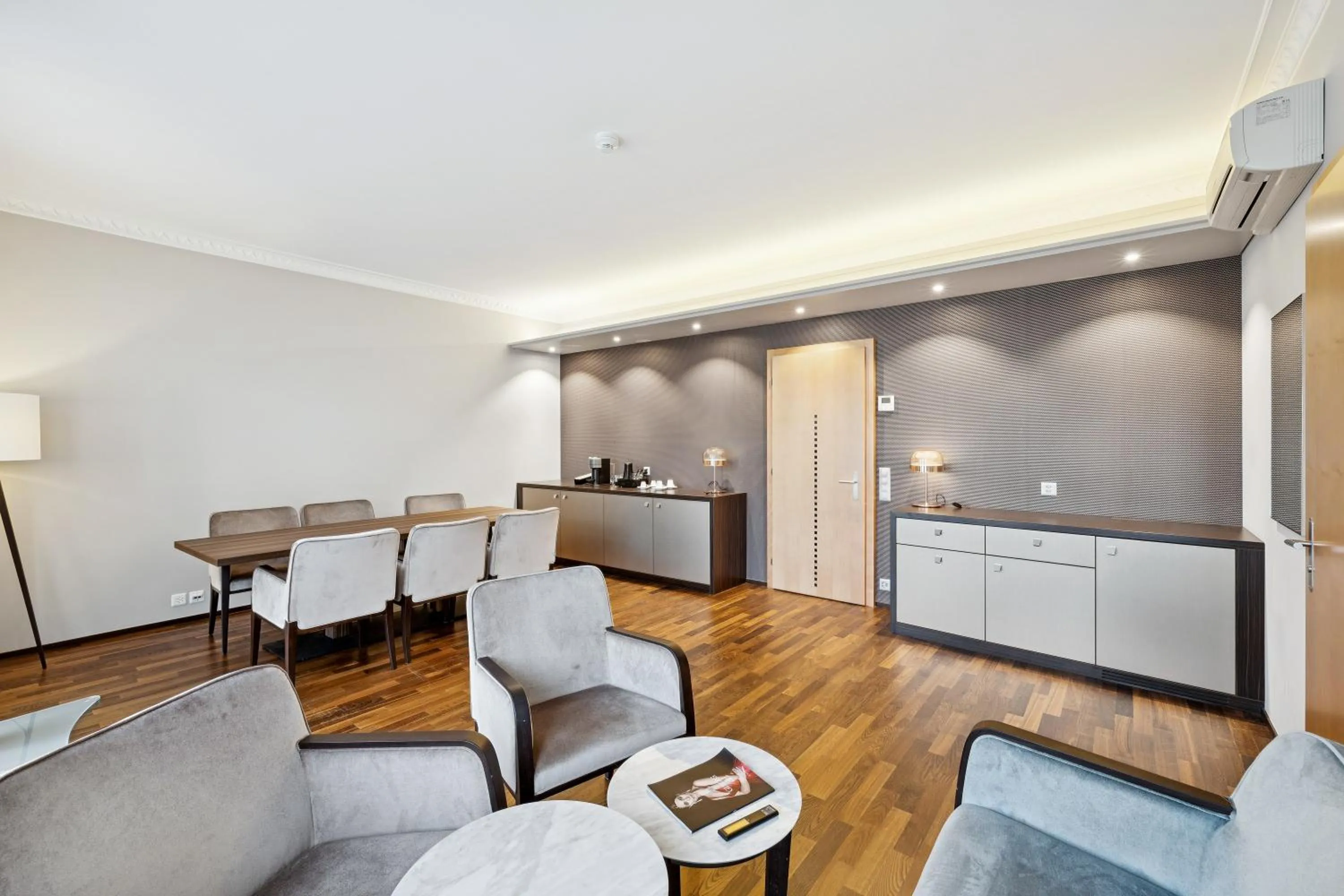 Living room in GLANDON Rooms Elite