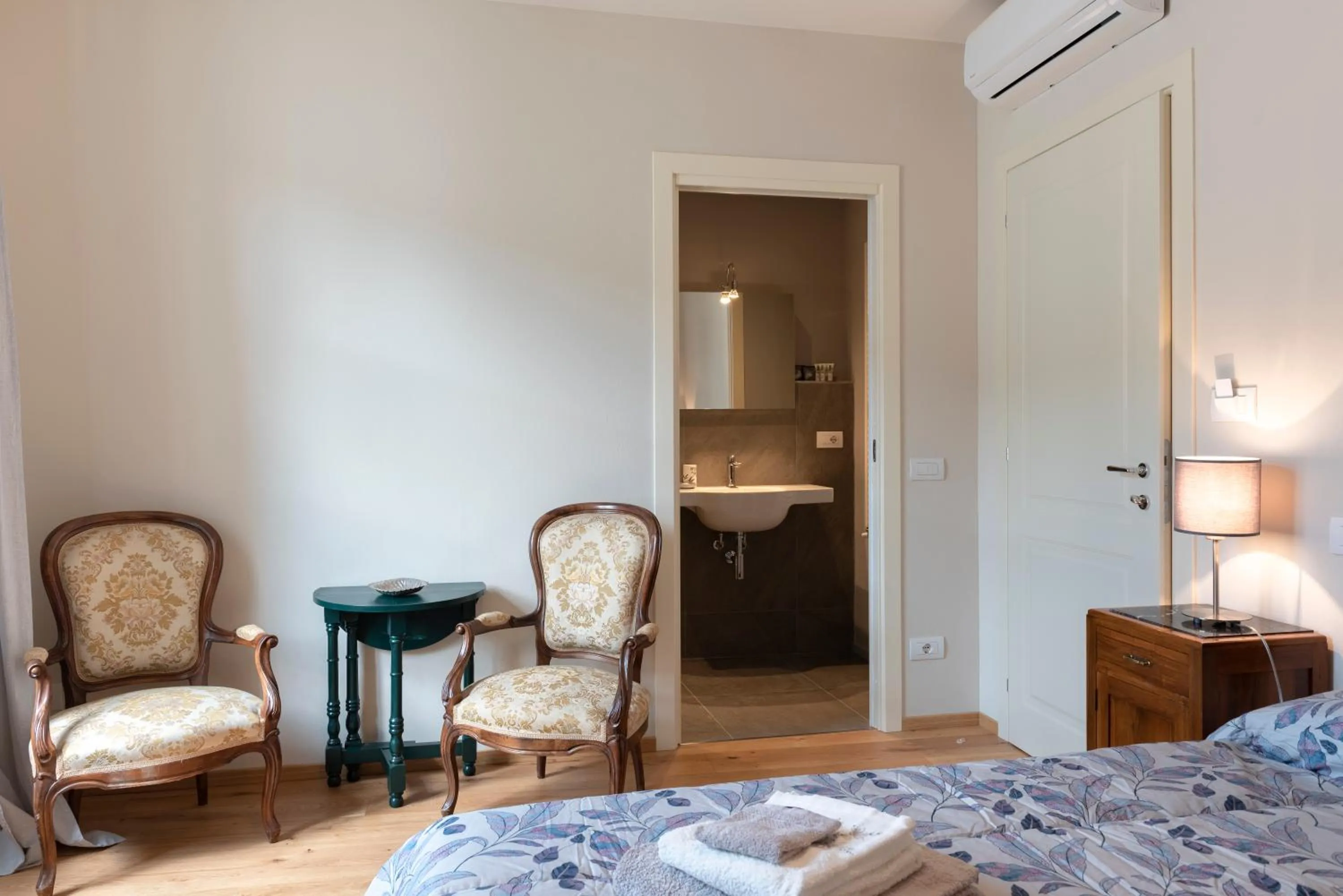 Bed in IN LUCUS Guest House