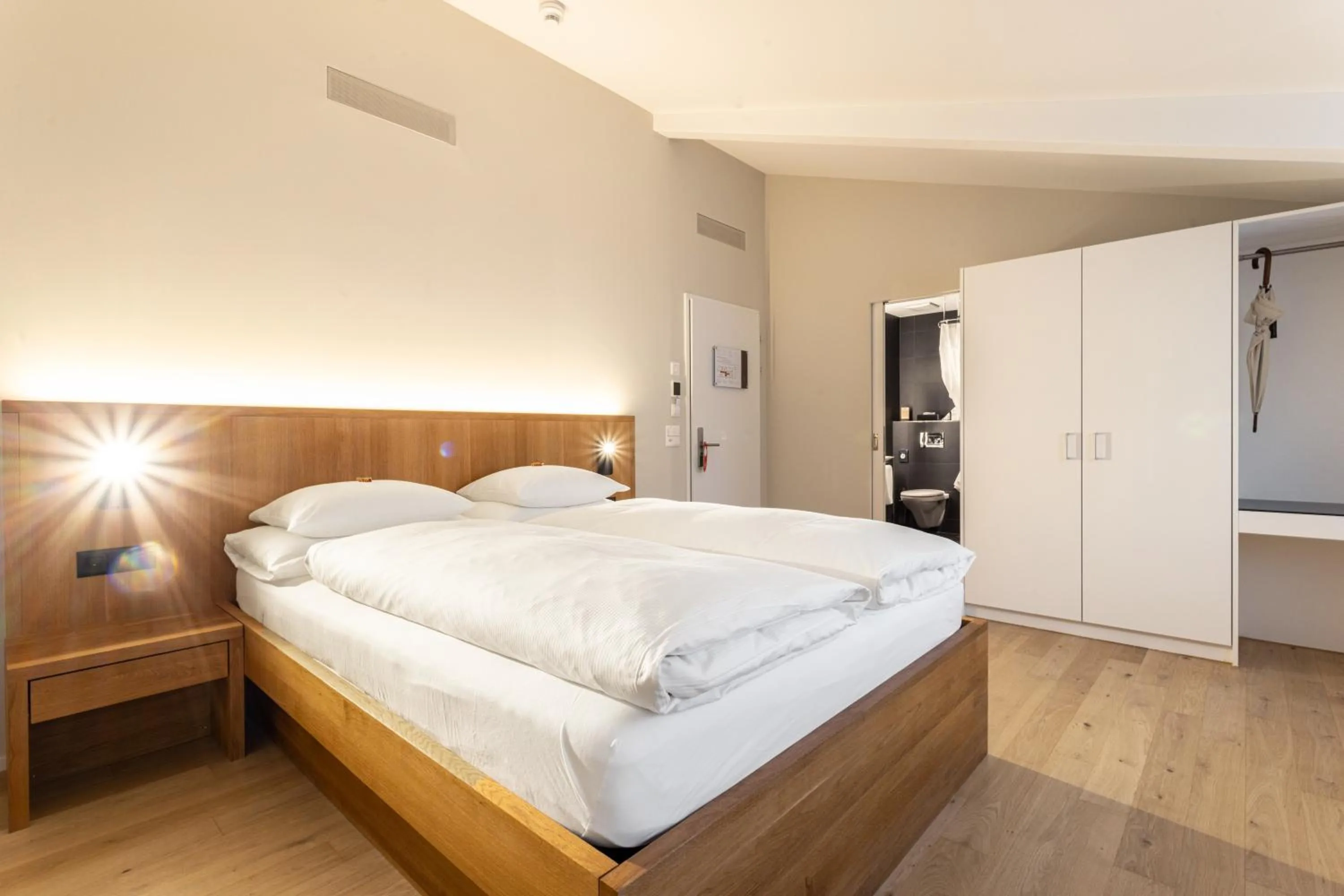 Deluxe Double Queen Size Room with Air Conditioning - single occupancy in ABC Swiss Quality Hotel