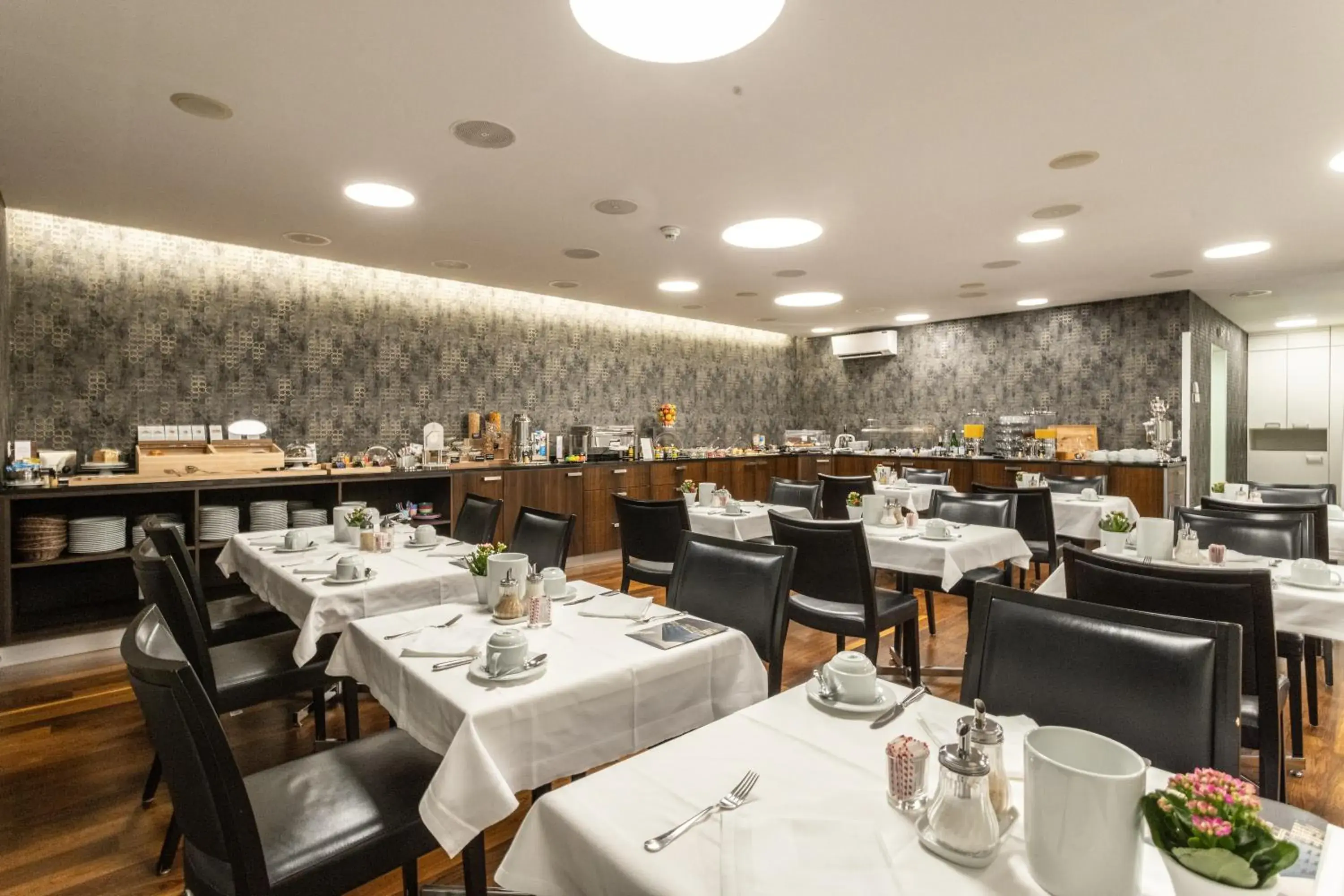 Restaurant/places to eat in ABC Swiss Quality Hotel Restaurant/places to eat in ABC Swiss Quality Hotel