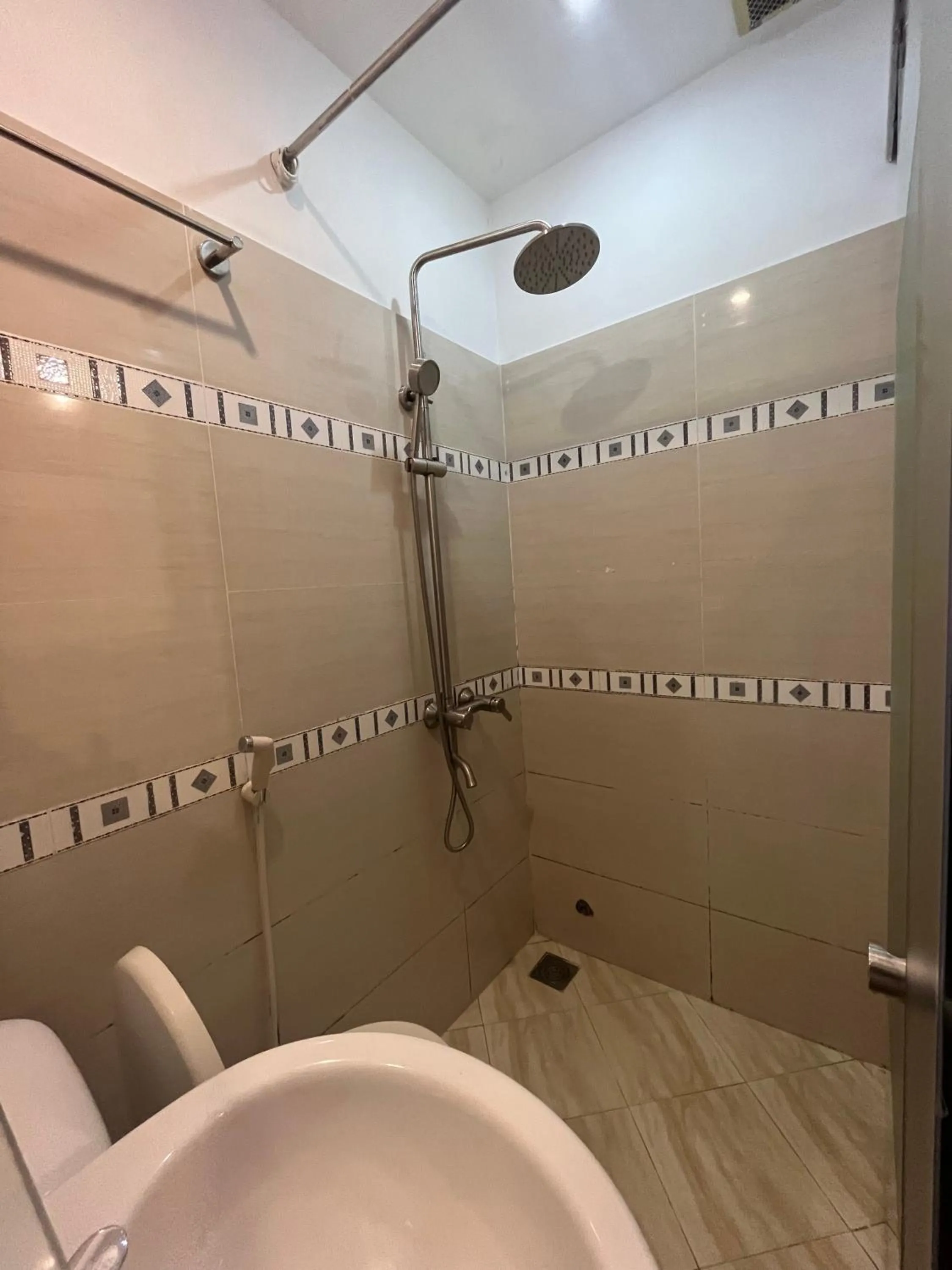 Shower in The Alley Saigon Hotel