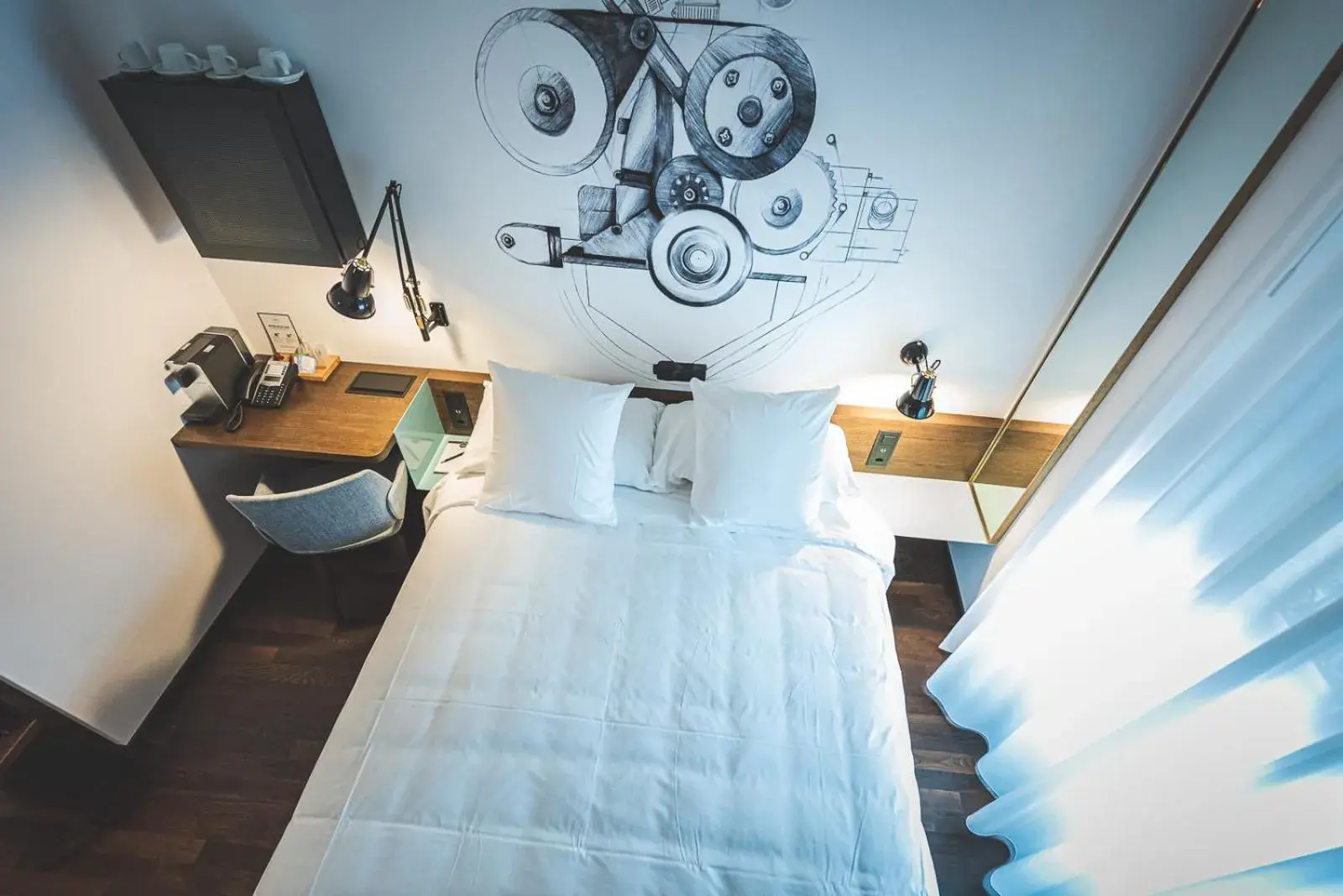 Standard King Room in Hotel Bernina Geneva Standard King Room in Hotel Bernina Geneva