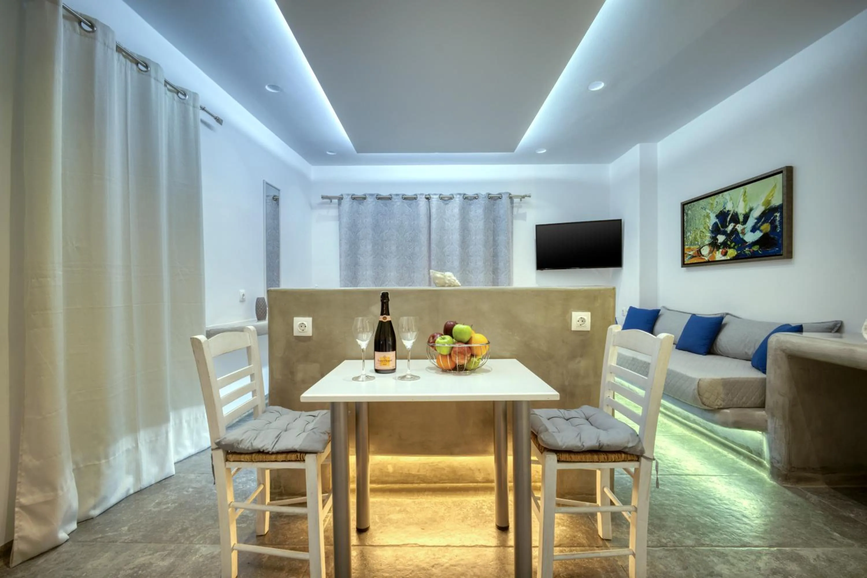 Anius Apartments