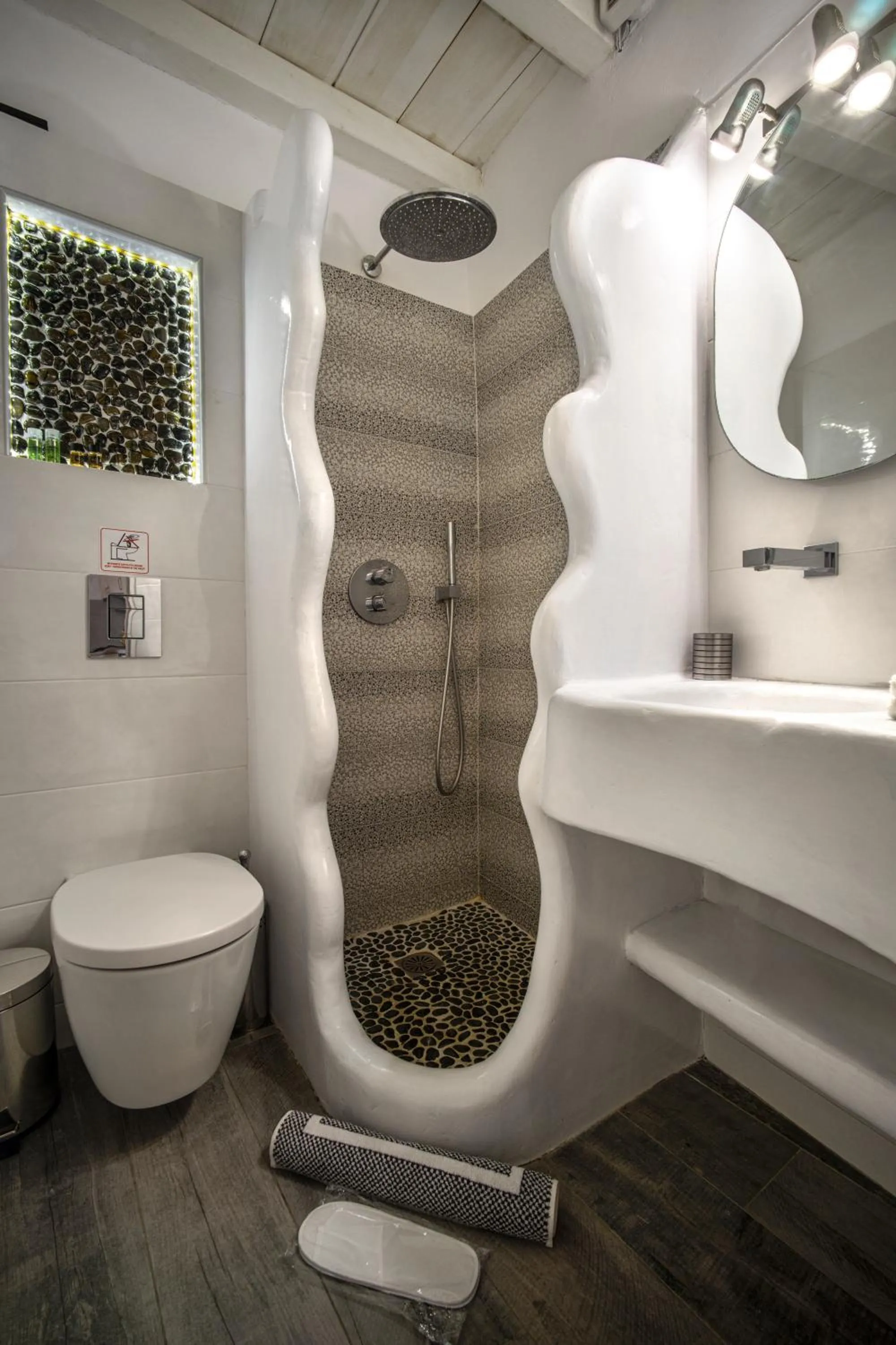 Anius Apartments