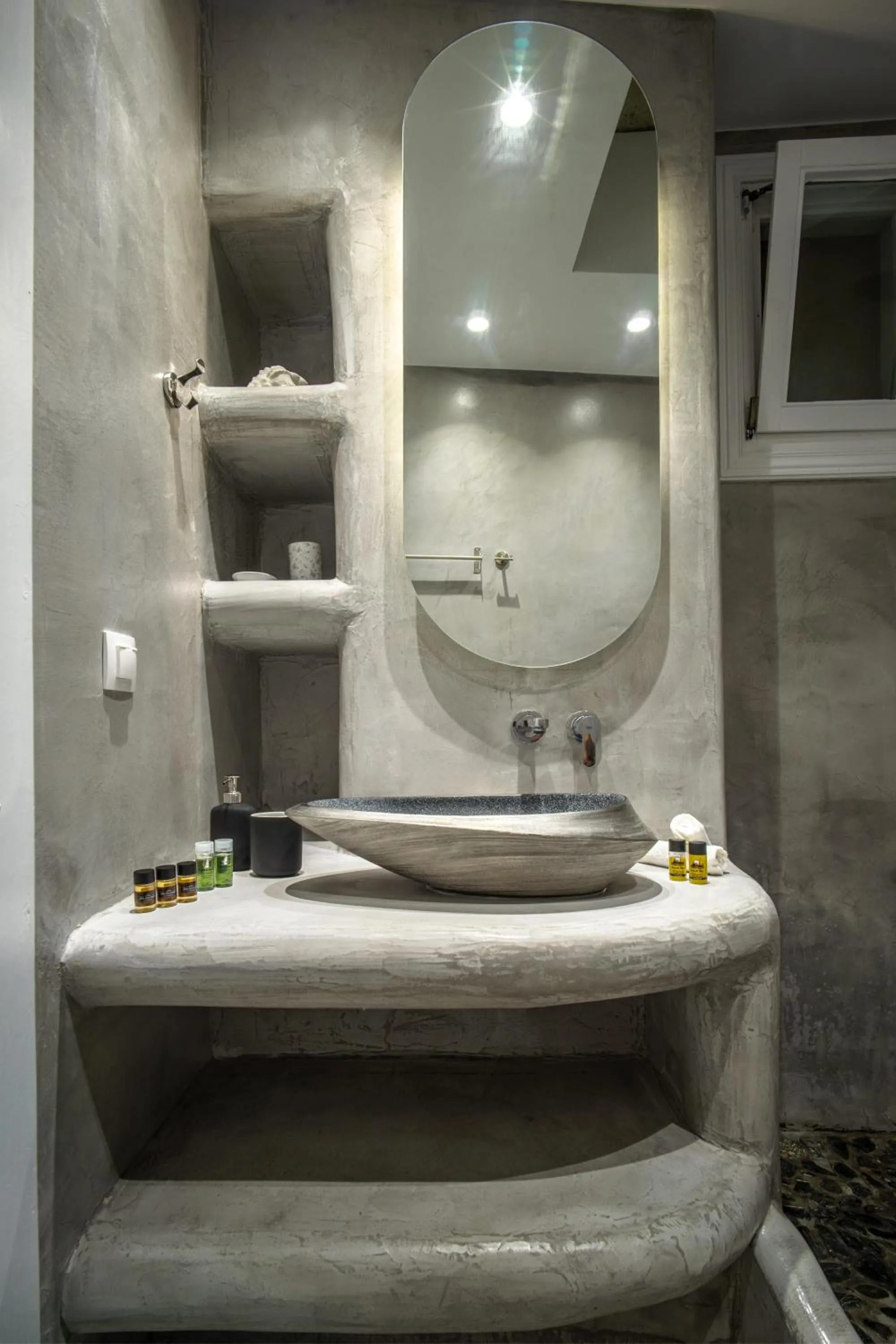 Anius Apartments