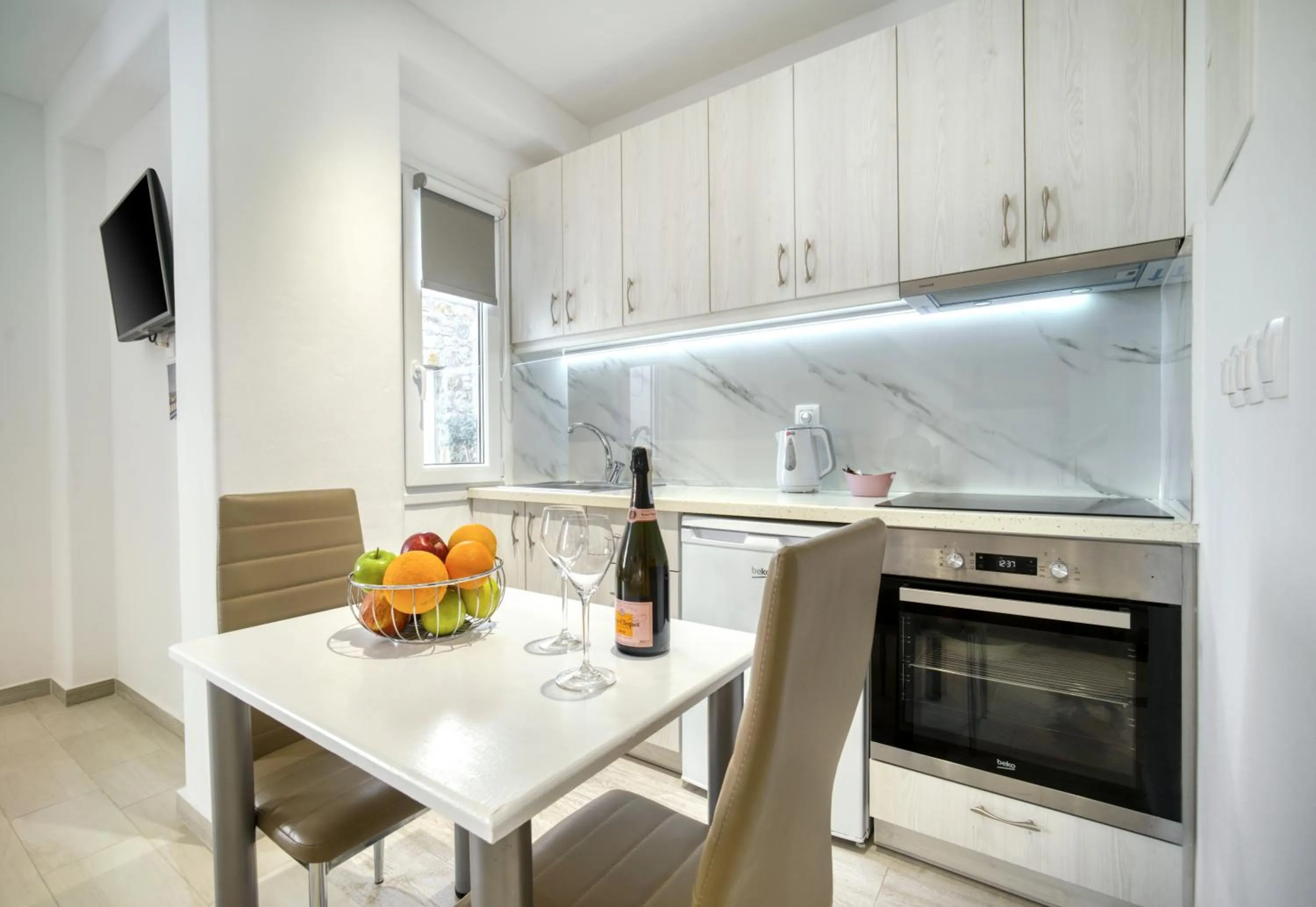 Anius Apartments