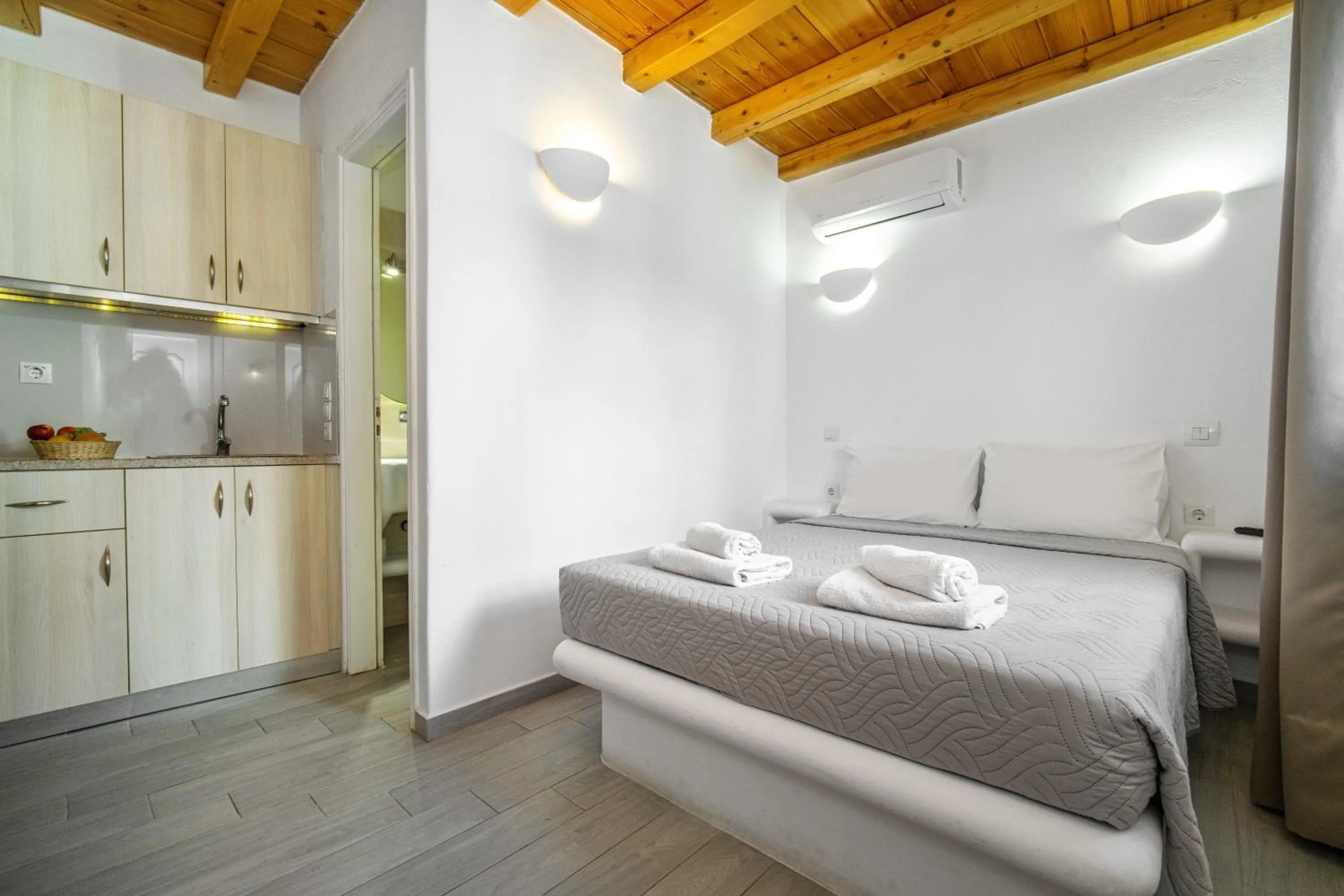 Photo of the whole room, Bed in Anius Apartments