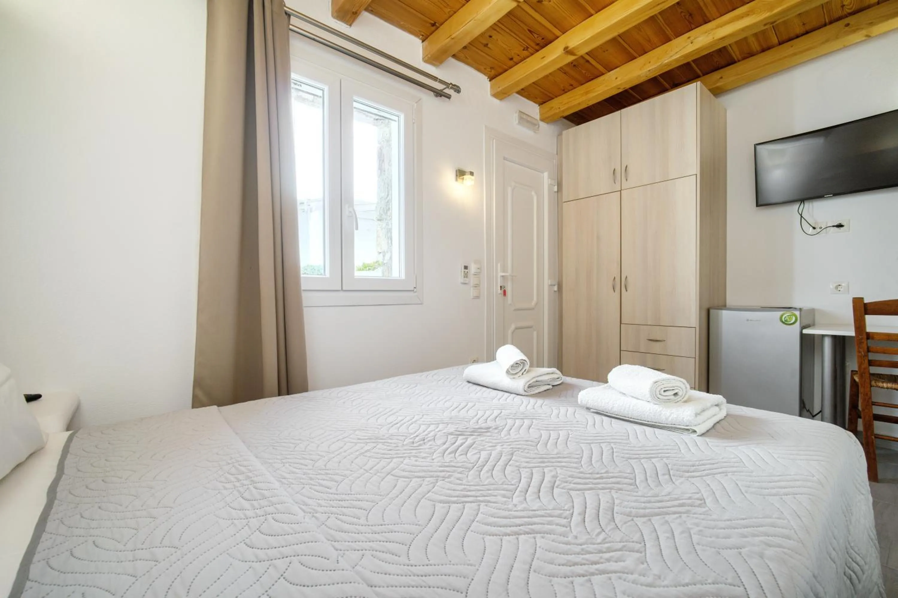 Photo of the whole room, Bed in Anius Apartments
