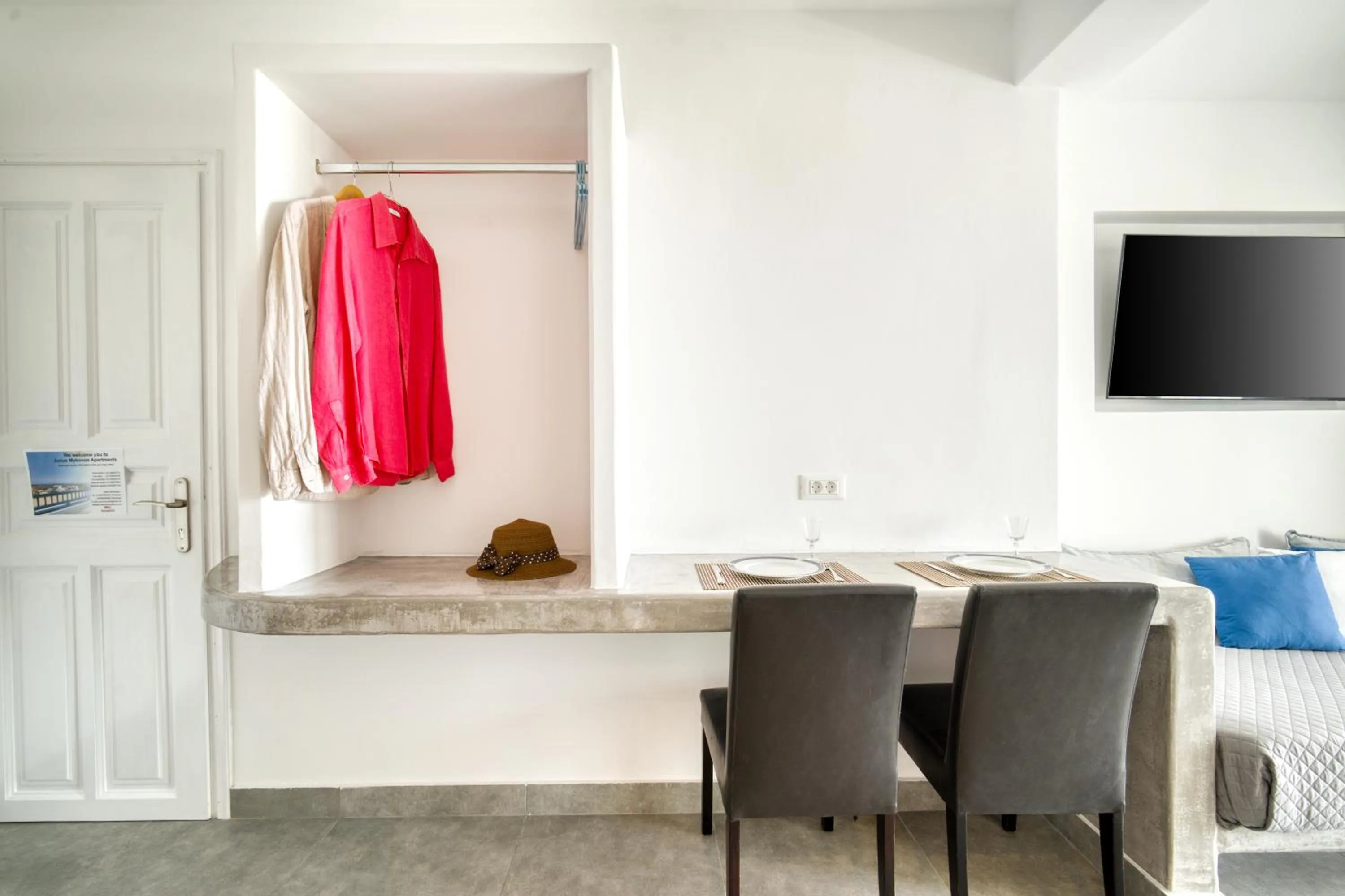 Anius Apartments
