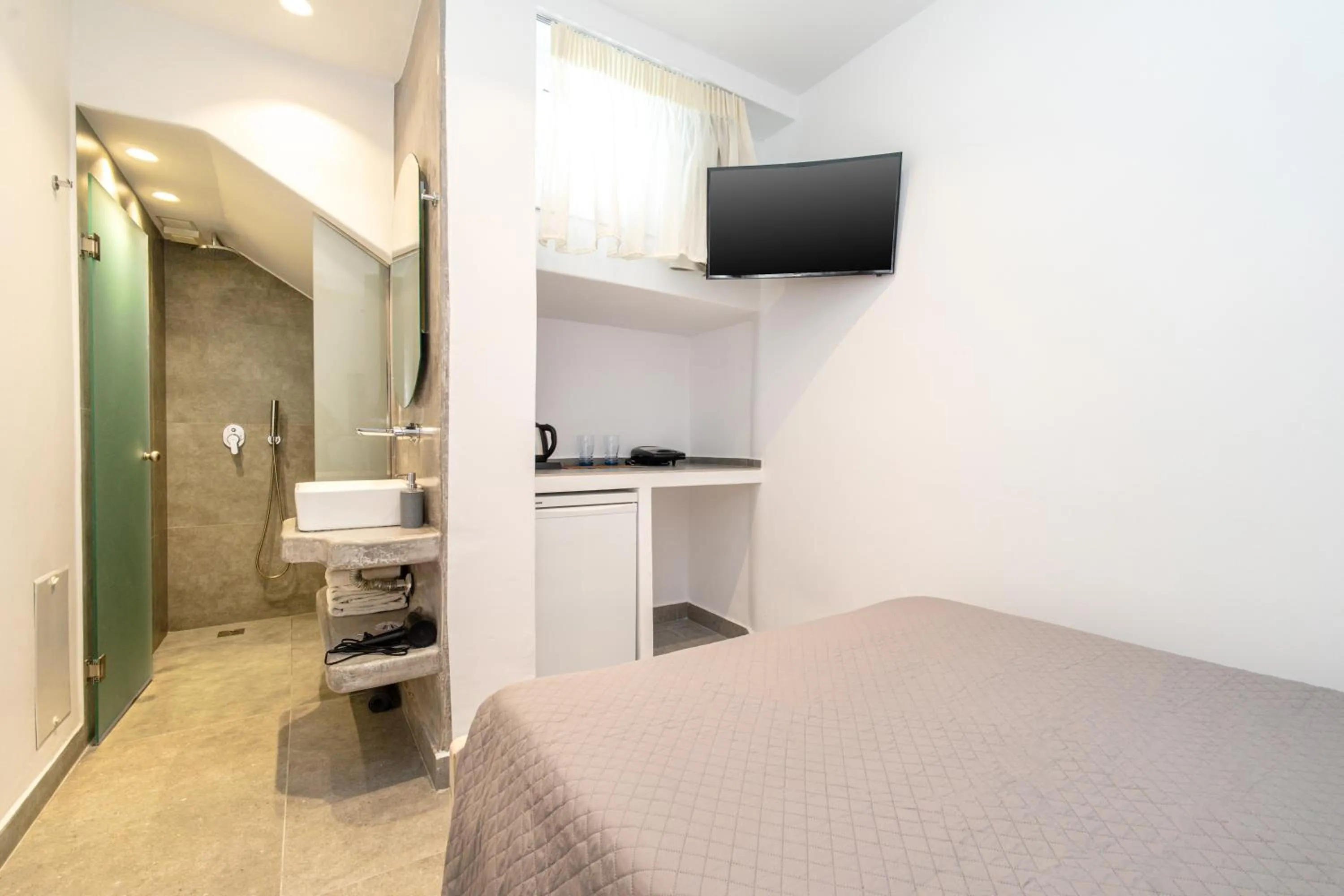 Anius Apartments