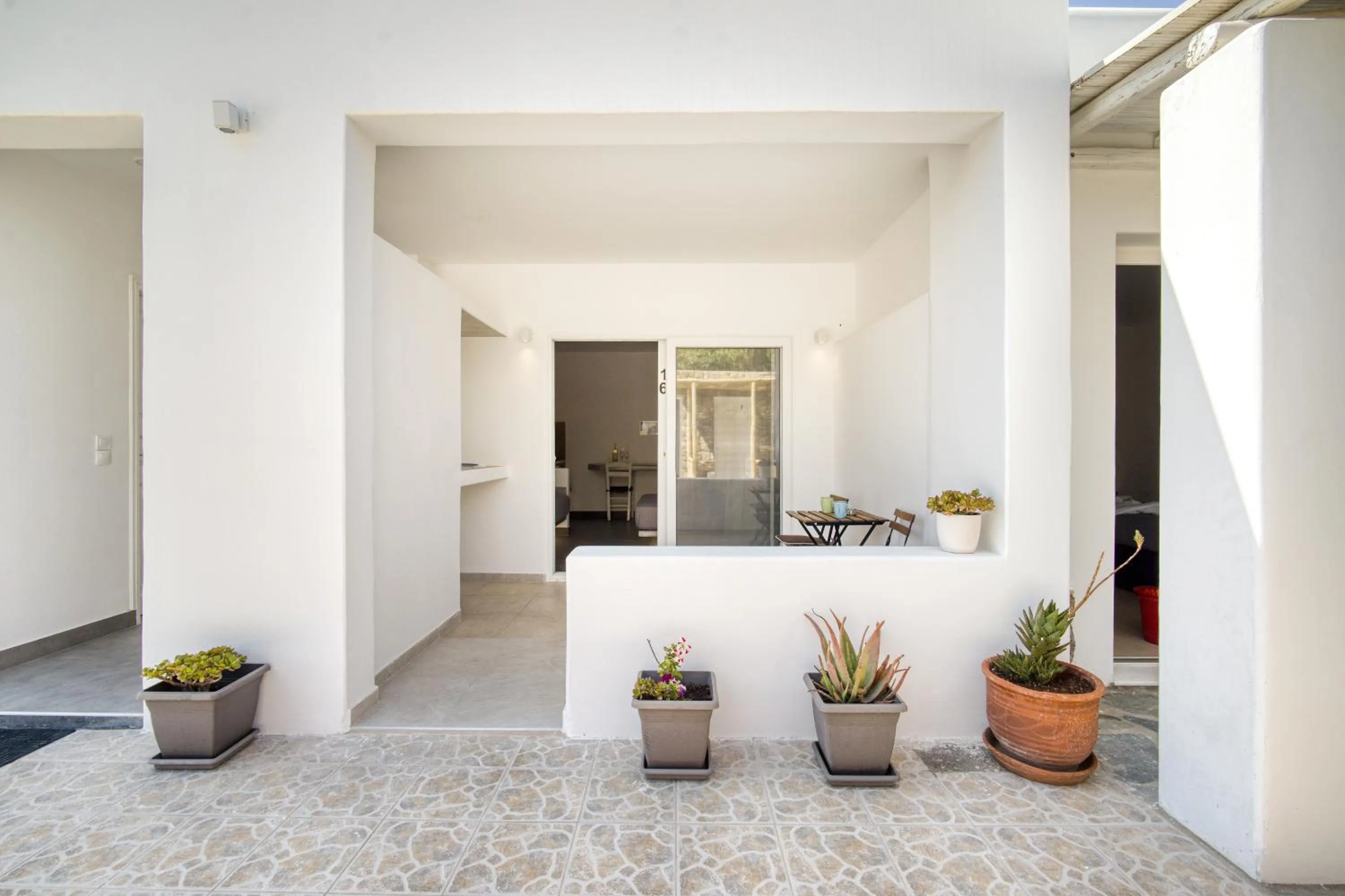 Anius Apartments