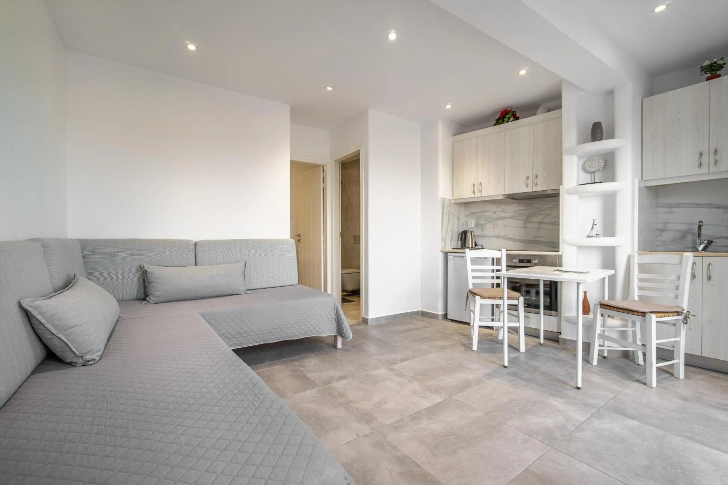 Anius Apartments