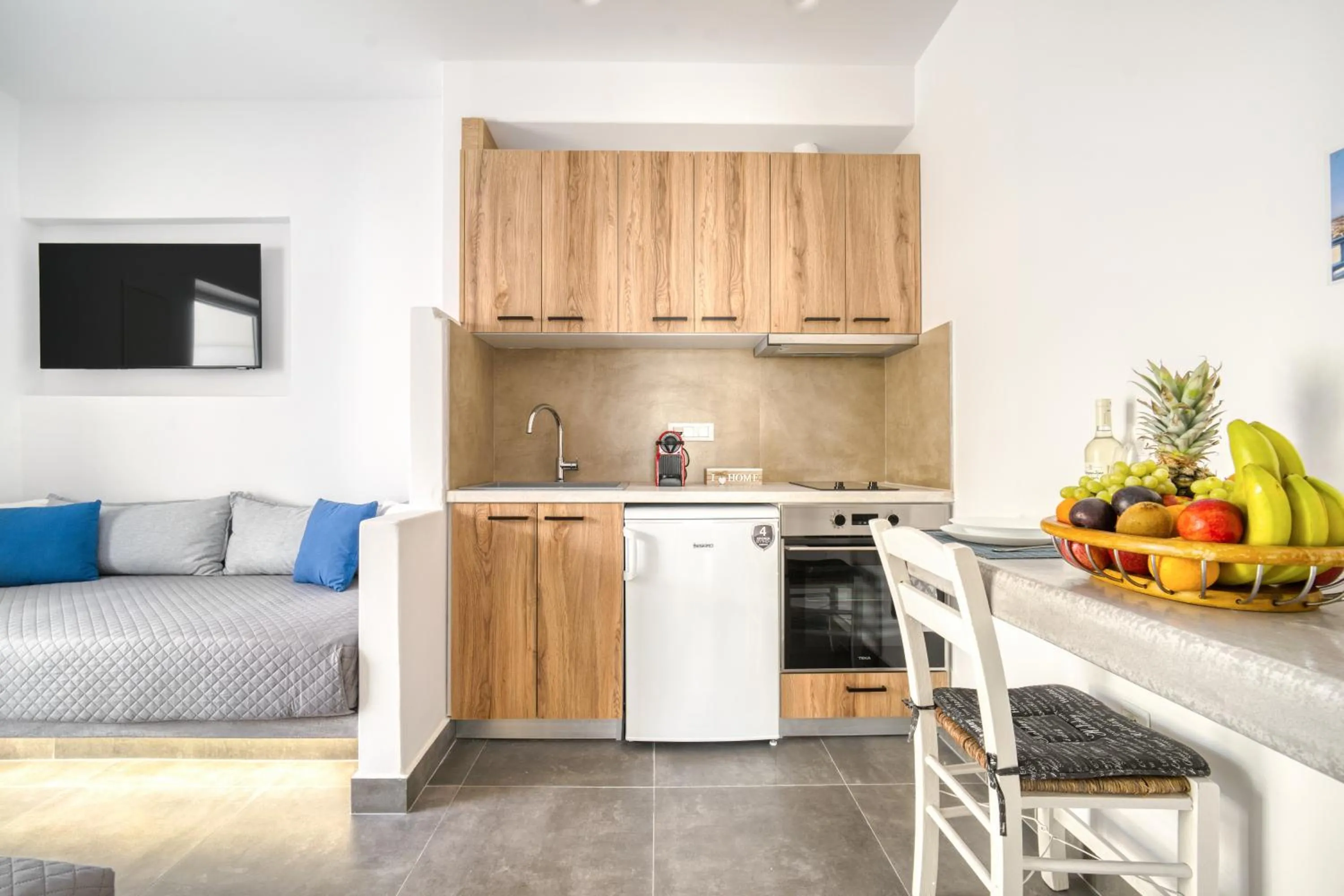 Anius Apartments
