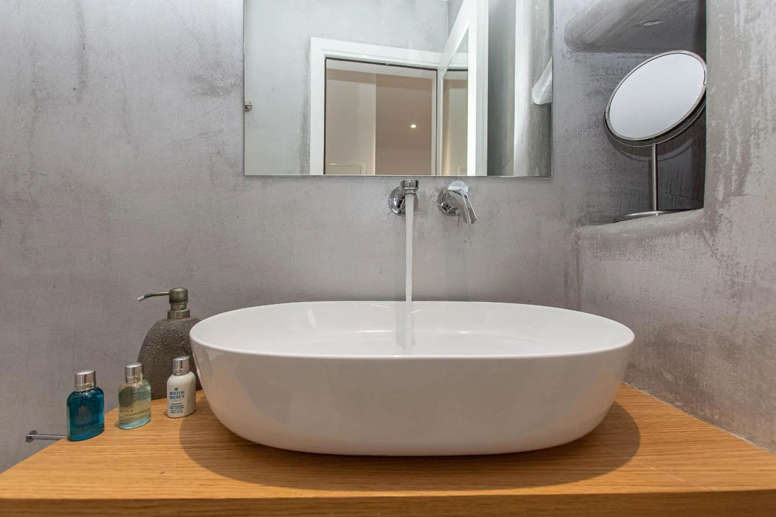 Bathroom in Anius Apartments