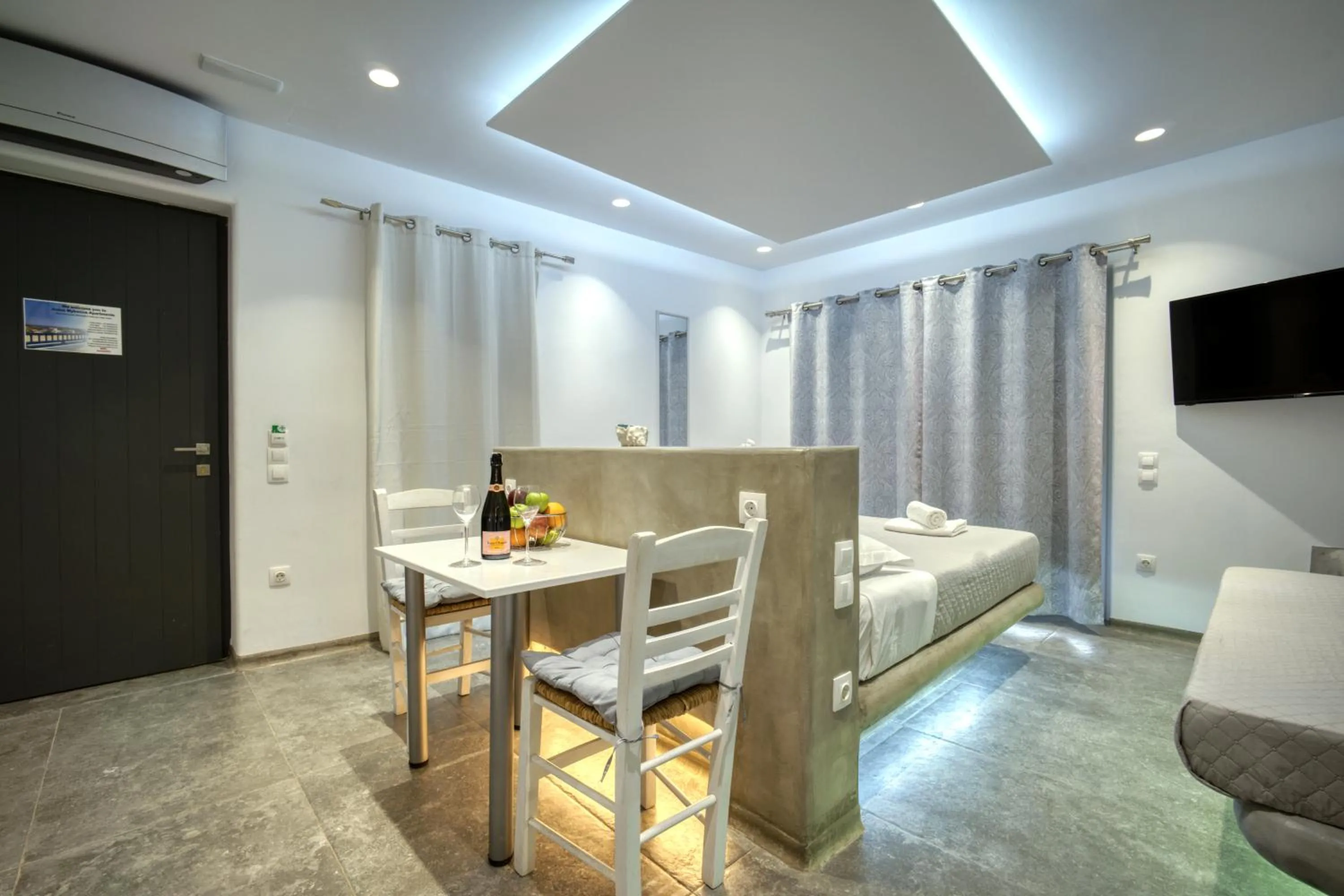 Anius Apartments