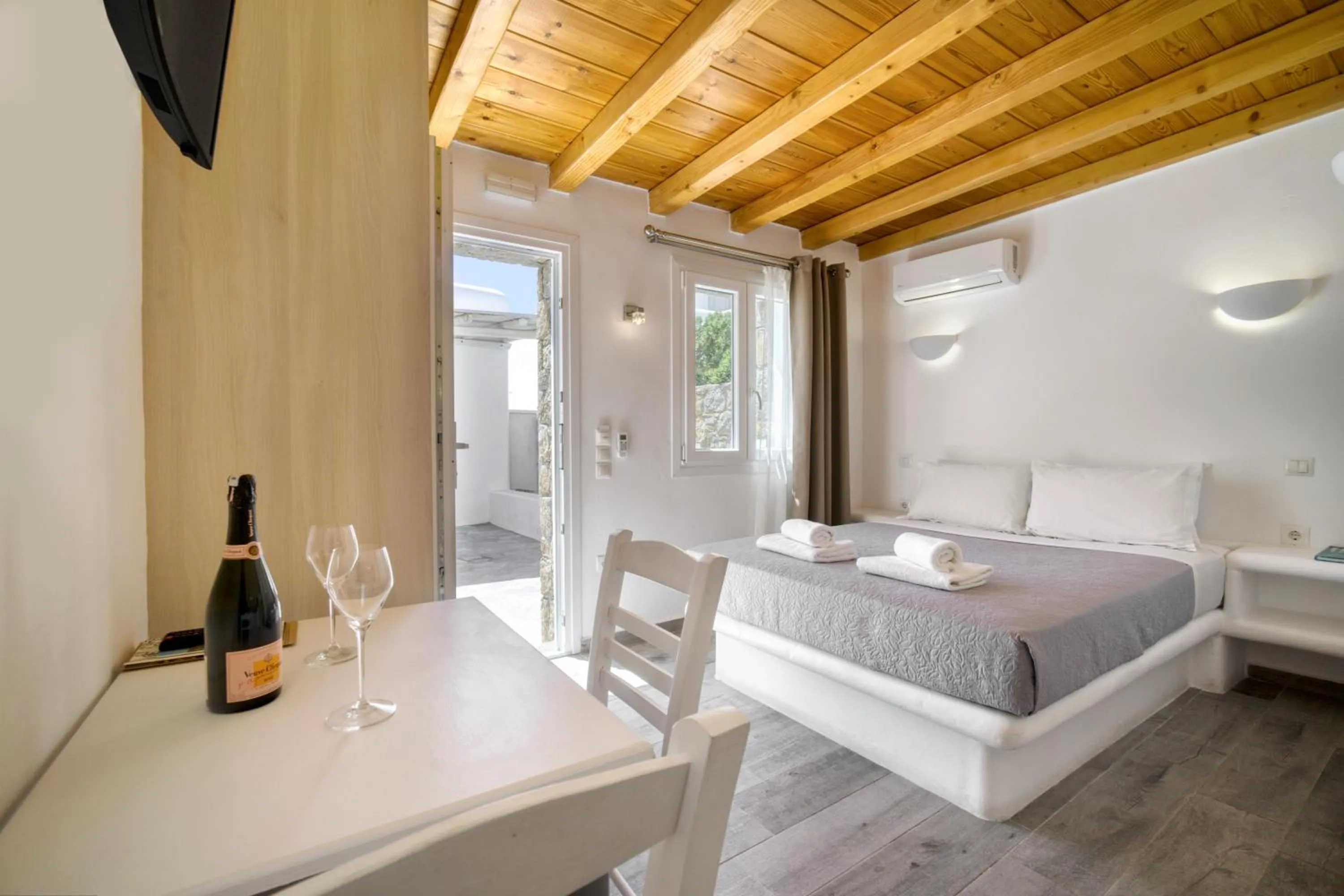 Bed in Anius Apartments