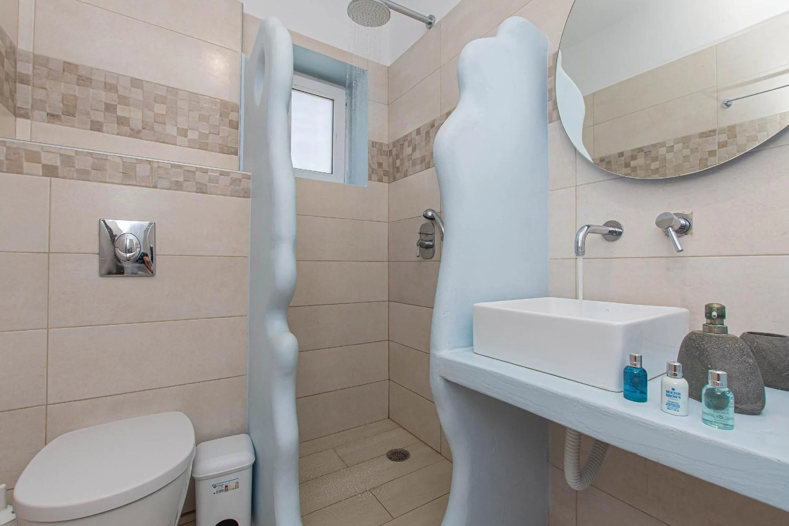 Bathroom in Anius Apartments