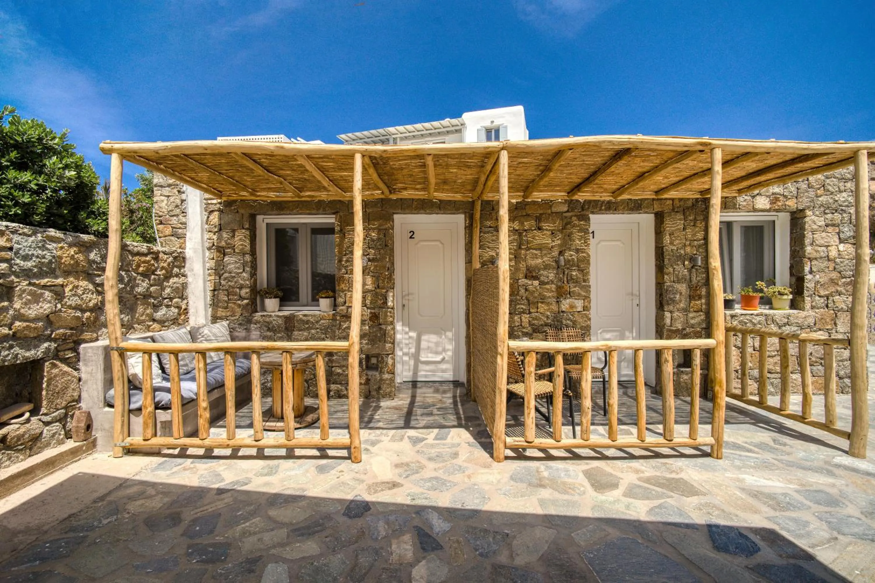 Anius Apartments