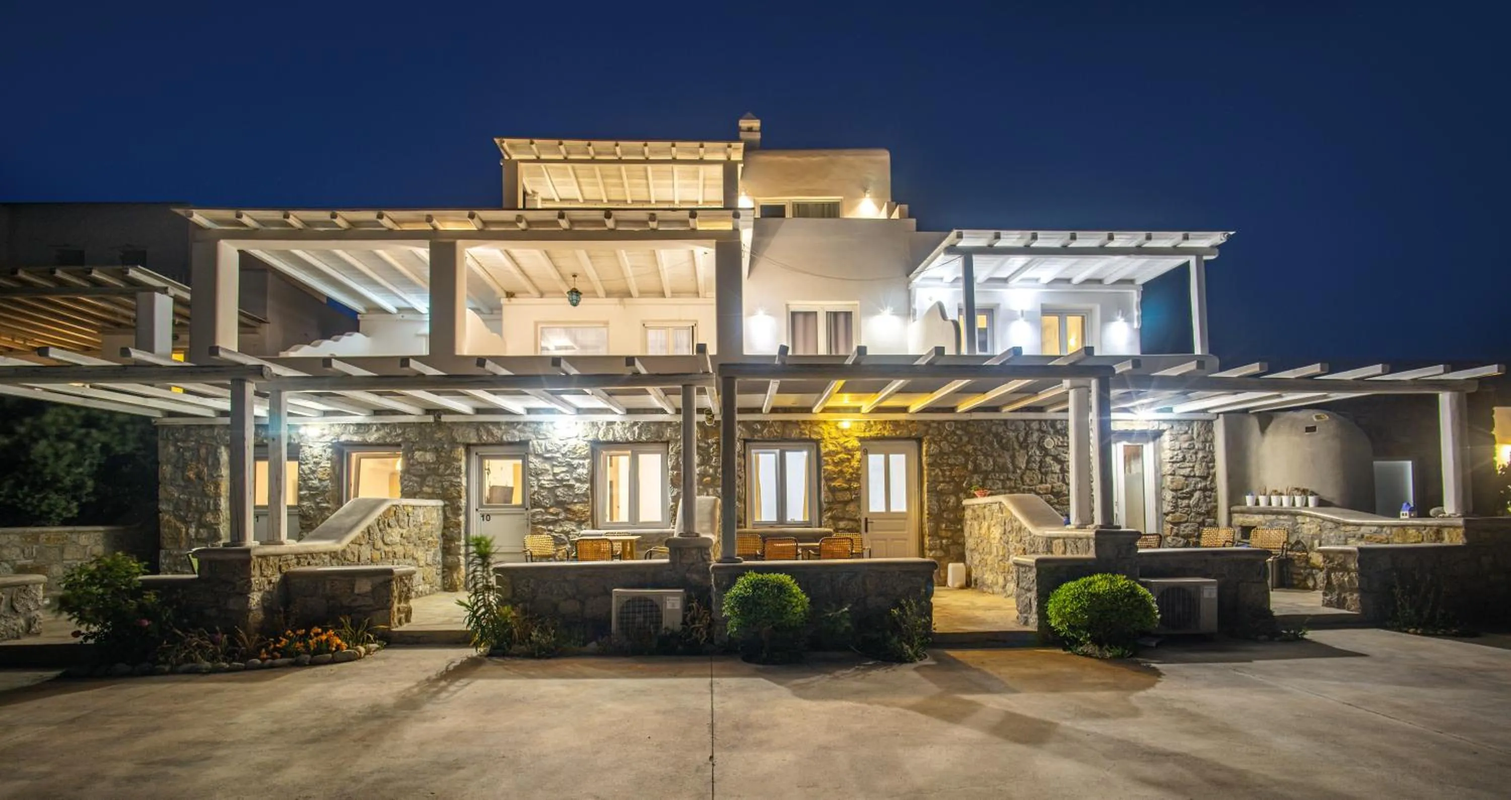 Anius Apartments