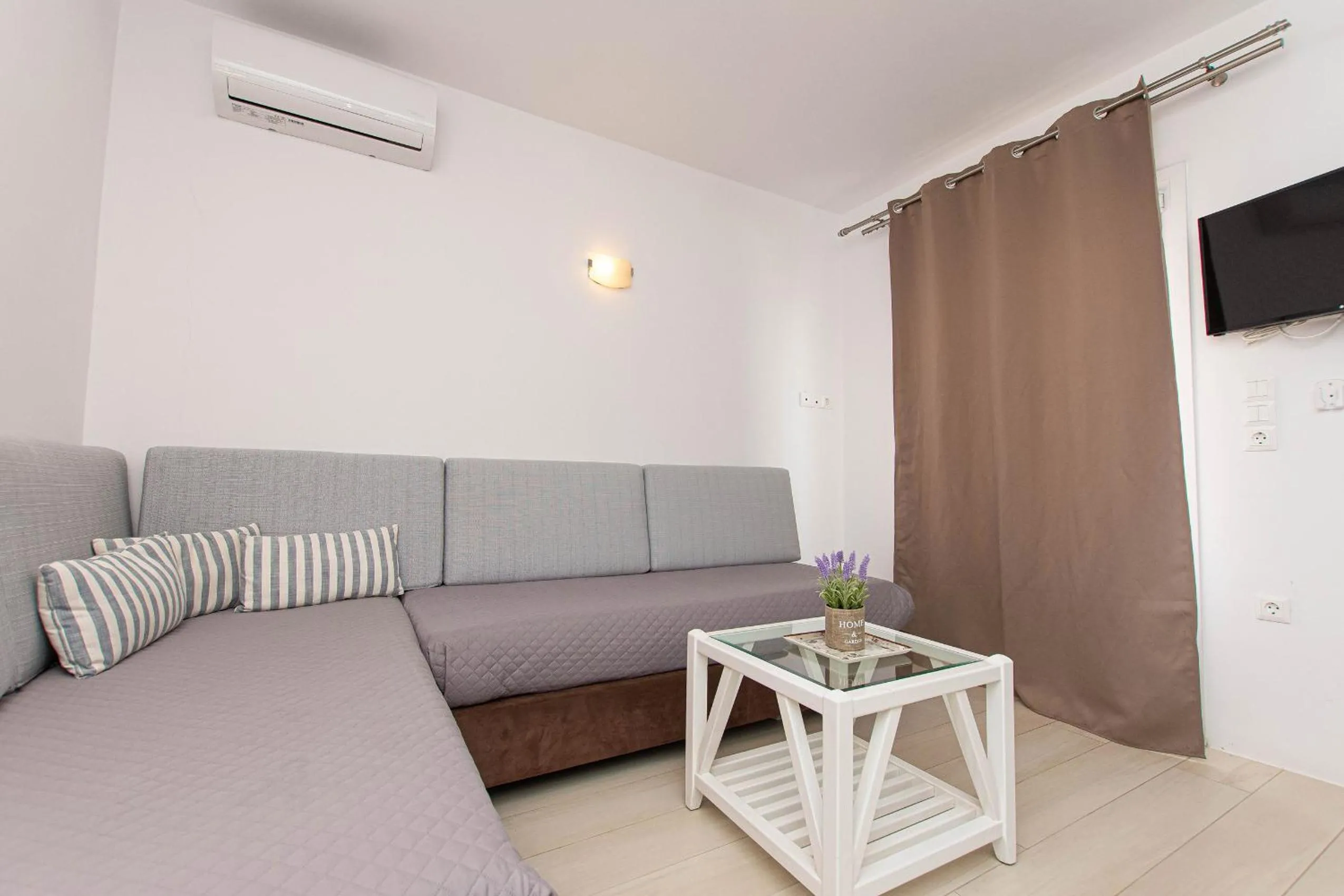 Anius Apartments