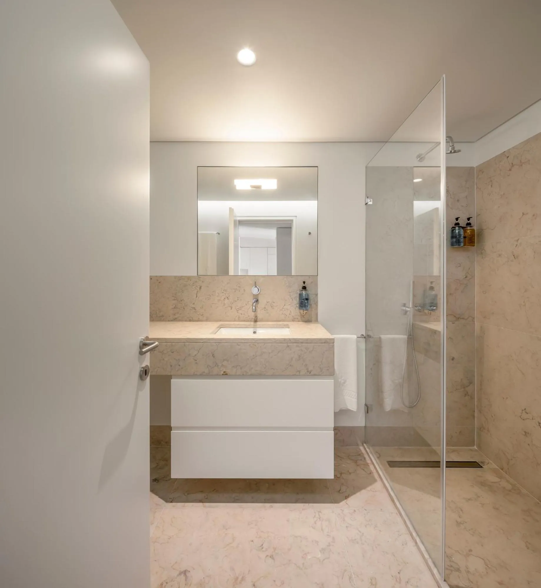 Bathroom in Lisbon Serviced Apartments - Mouraria