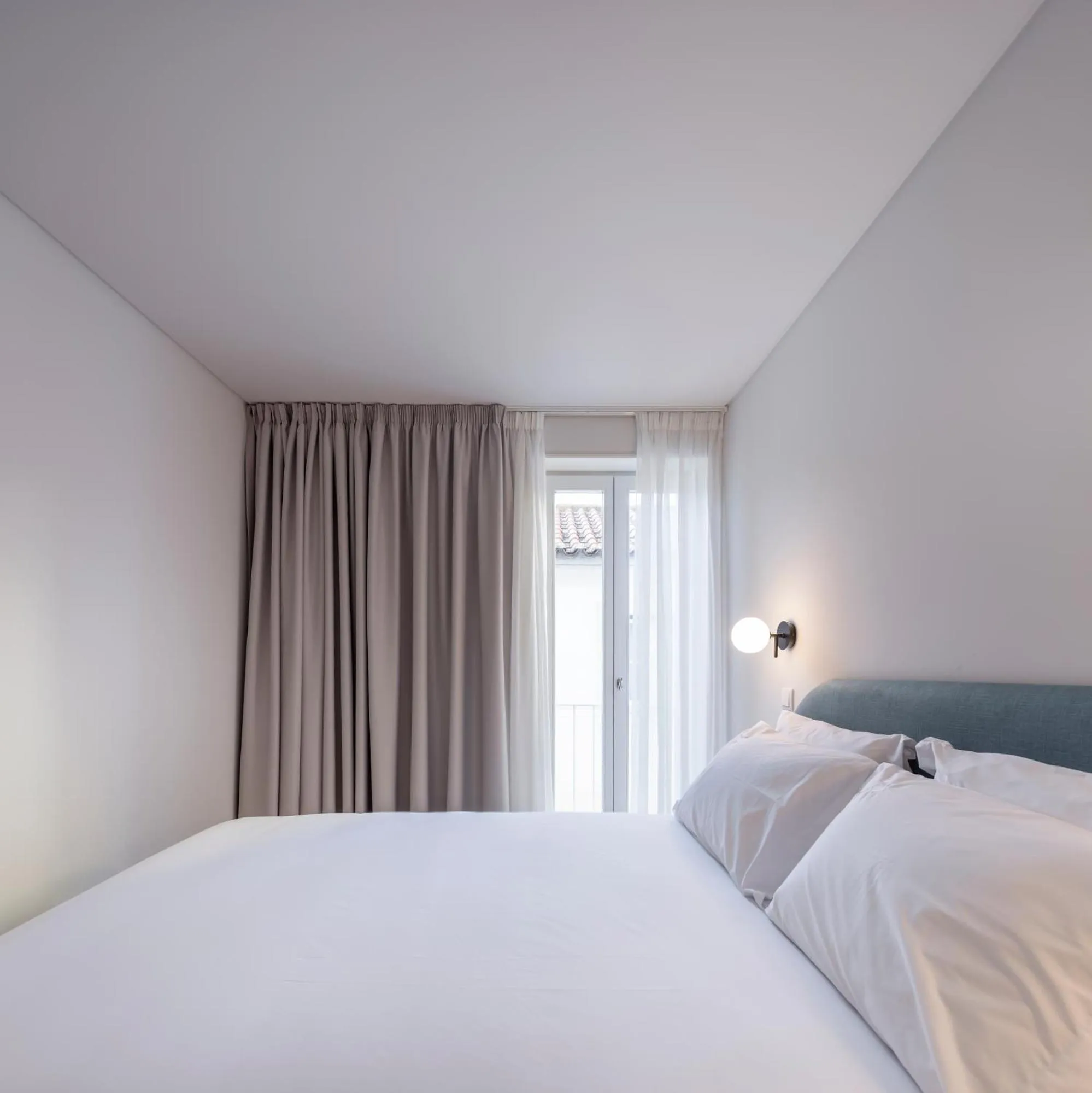 Bedroom, Bed in Lisbon Serviced Apartments - Mouraria