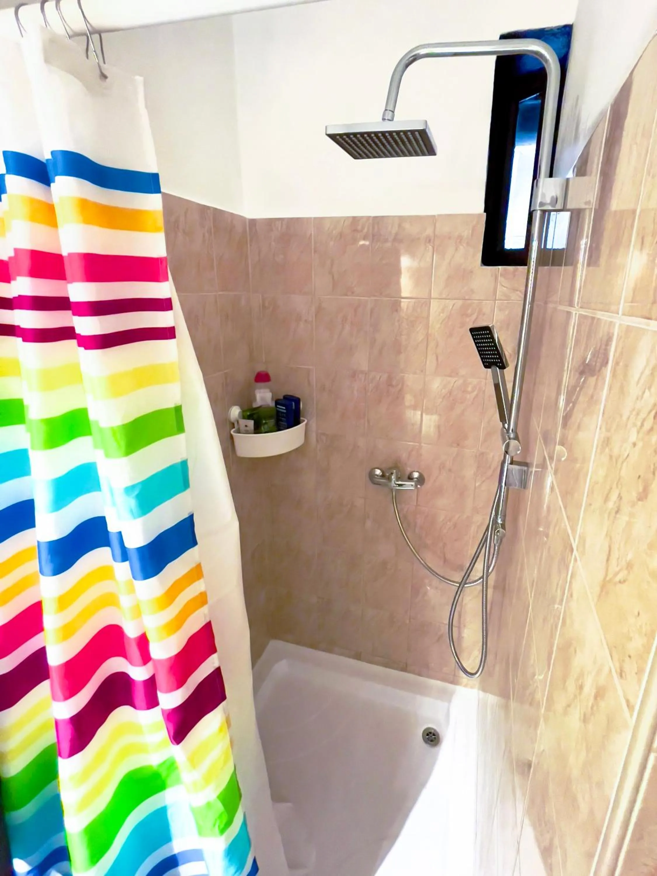 Shower in La Stella di Budapest