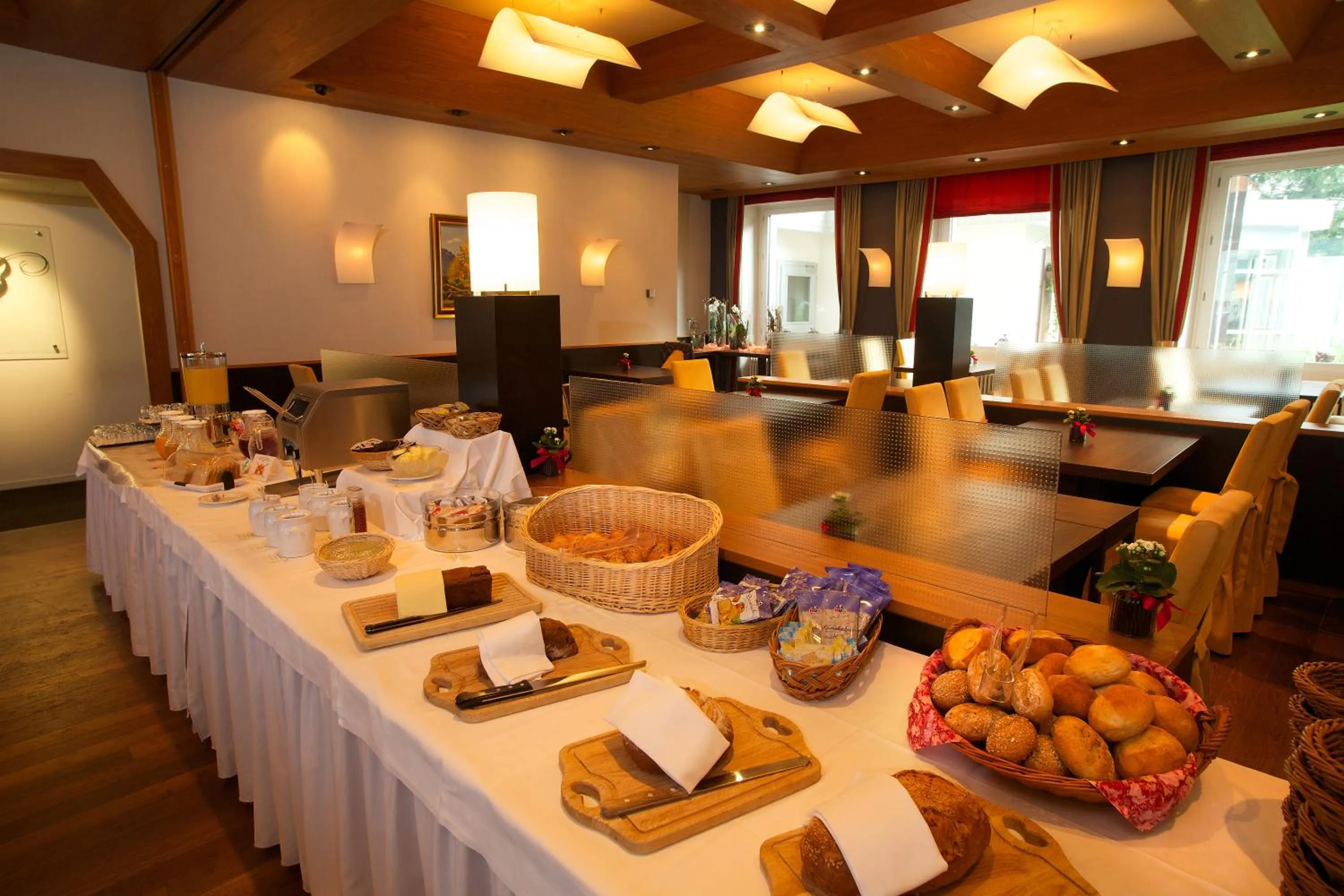 Restaurant/places to eat in Belvedere Swiss Quality Hotel