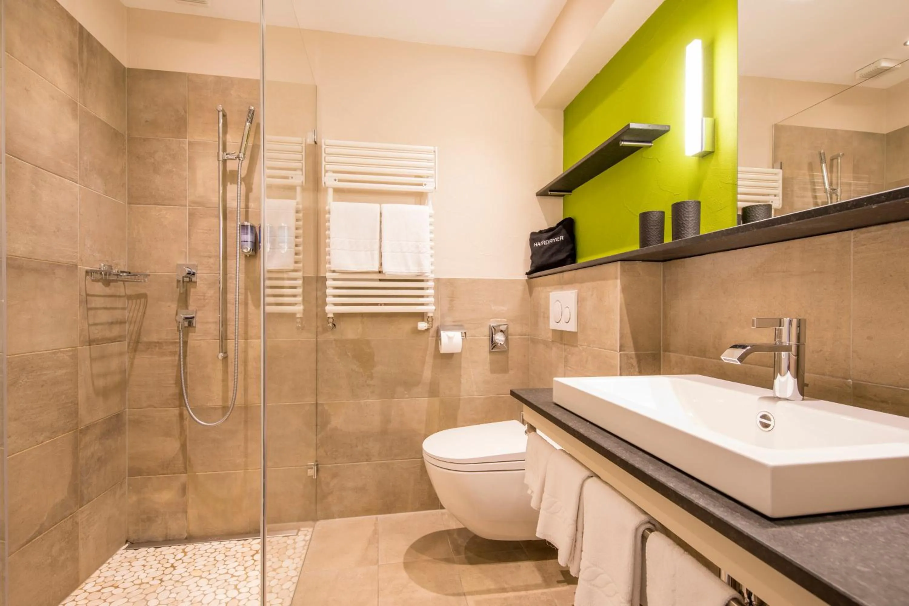 Shower in Belvedere Swiss Quality Hotel