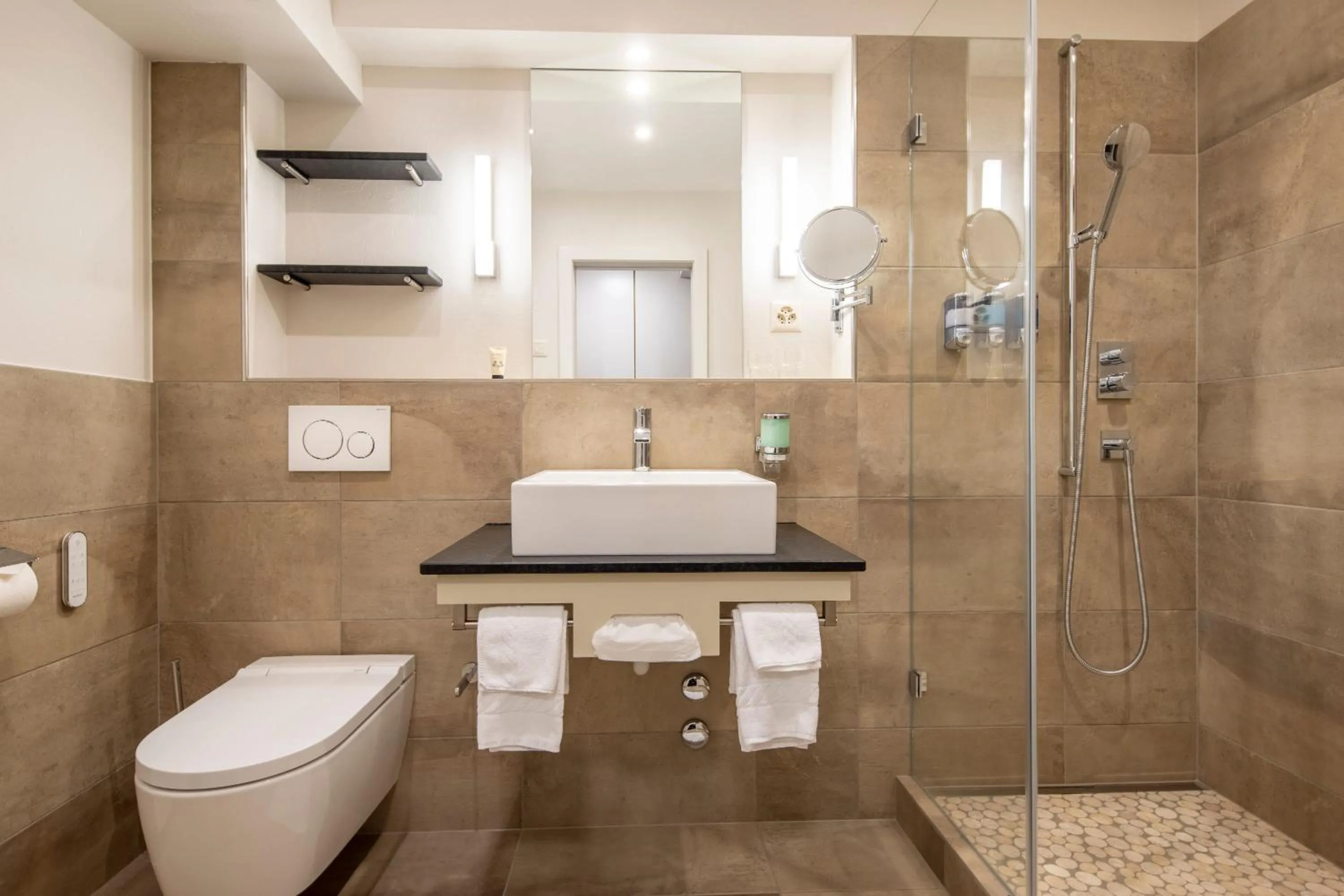 Shower in Belvedere Swiss Quality Hotel