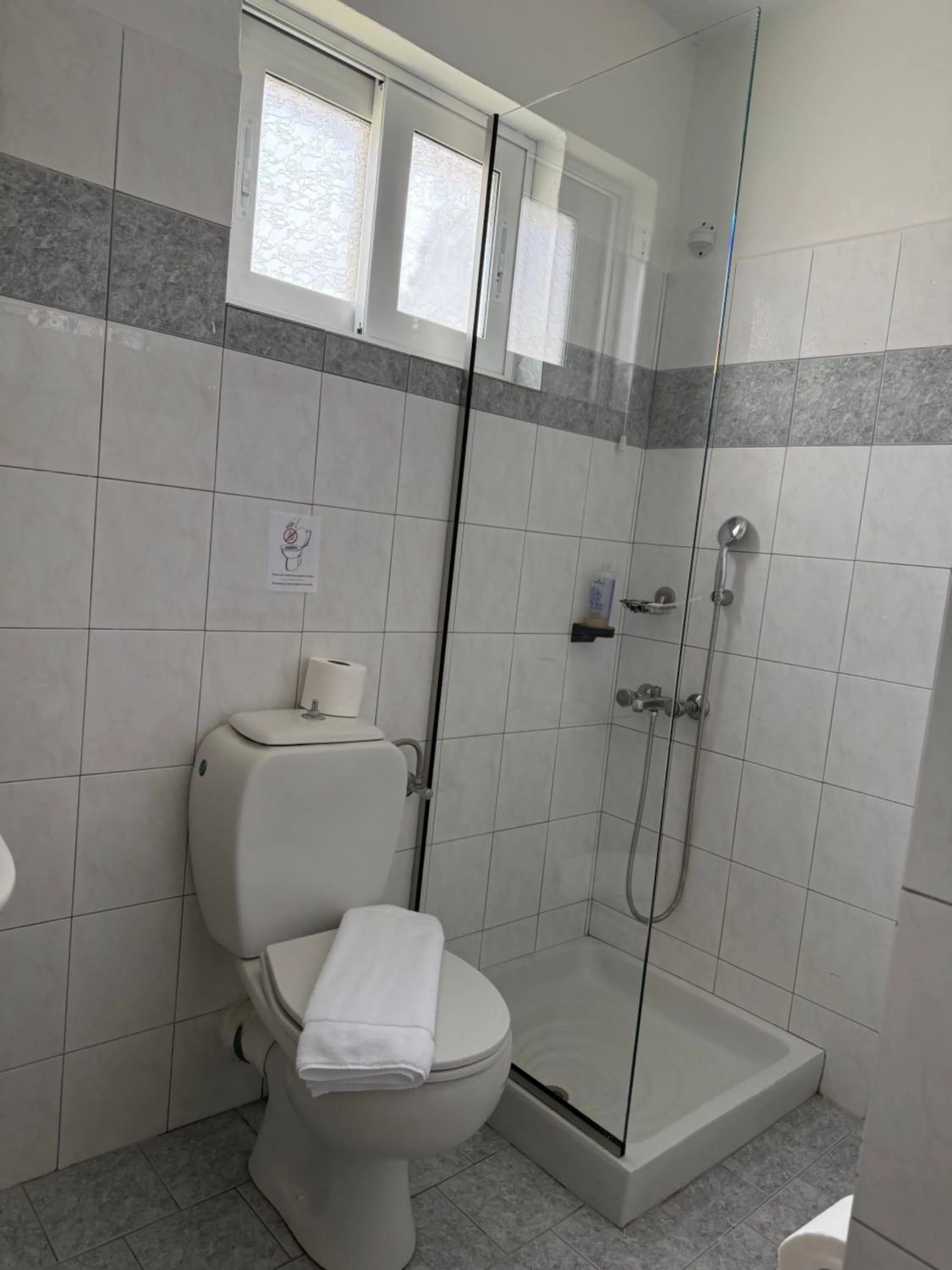 Shower in Flisvos